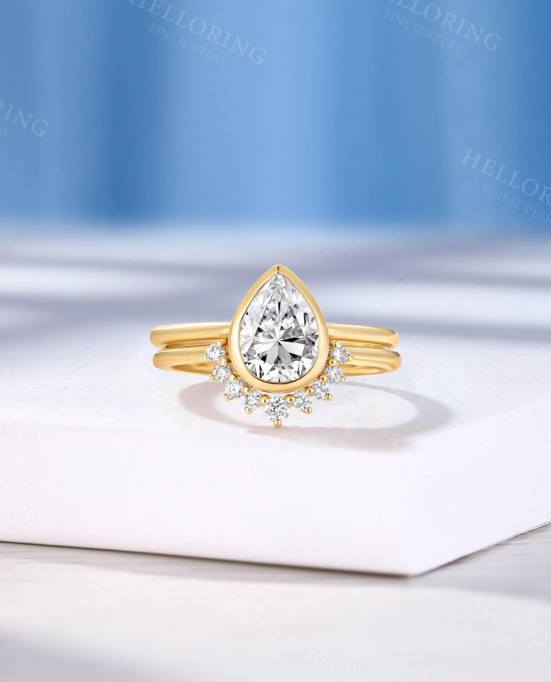 Vintage Moissanite Verlobungsring Set, Gebogenes Ehering Set Aus Massivem Gold, Art Deco Brautring Frauenring von HelloRing