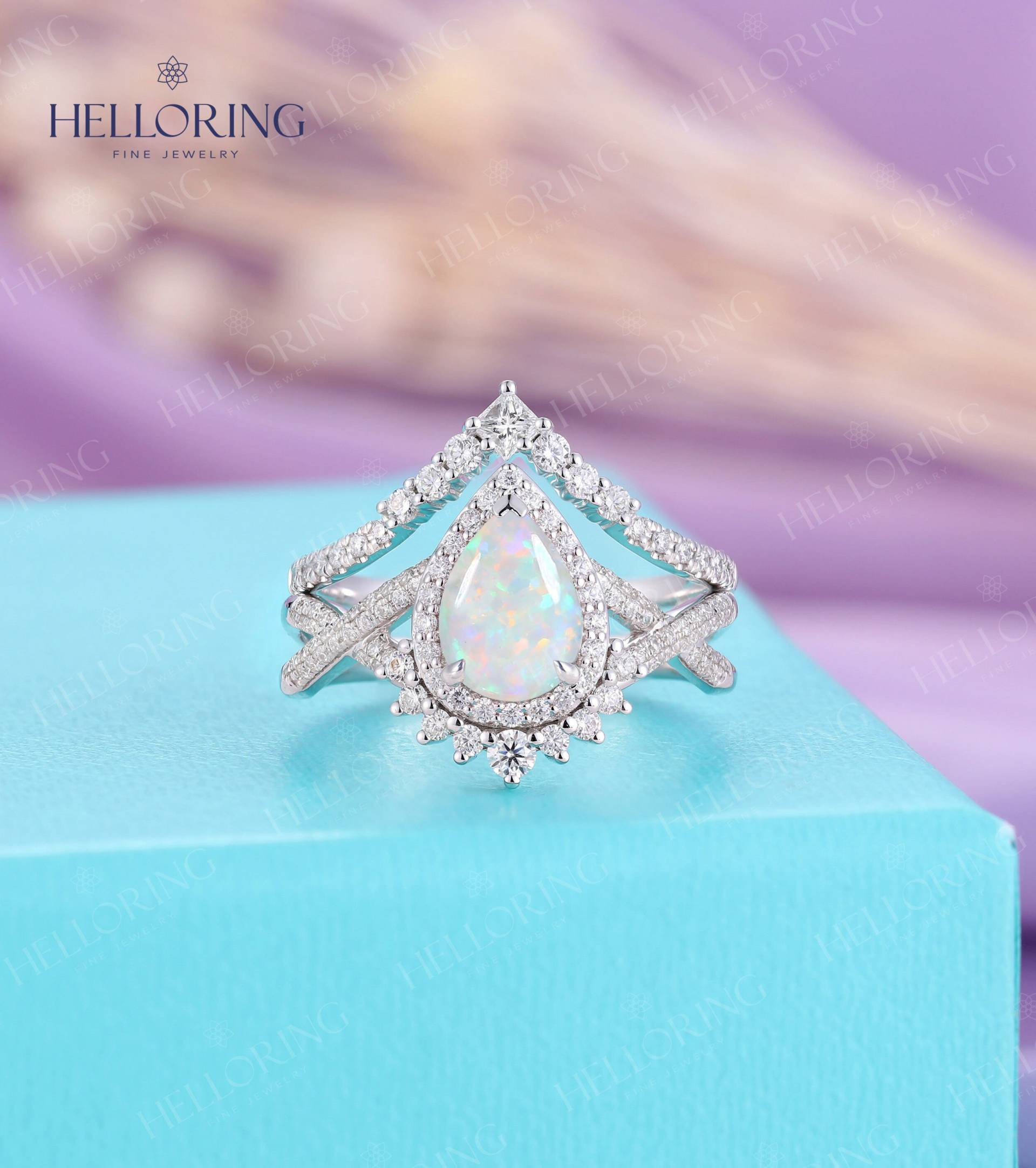 Vintage Opal Verlobungsring Set Weißgold Ehering Einzigartige Birnenförmige Halo Diamant Moissanite Princess Stacking Band von HelloRing