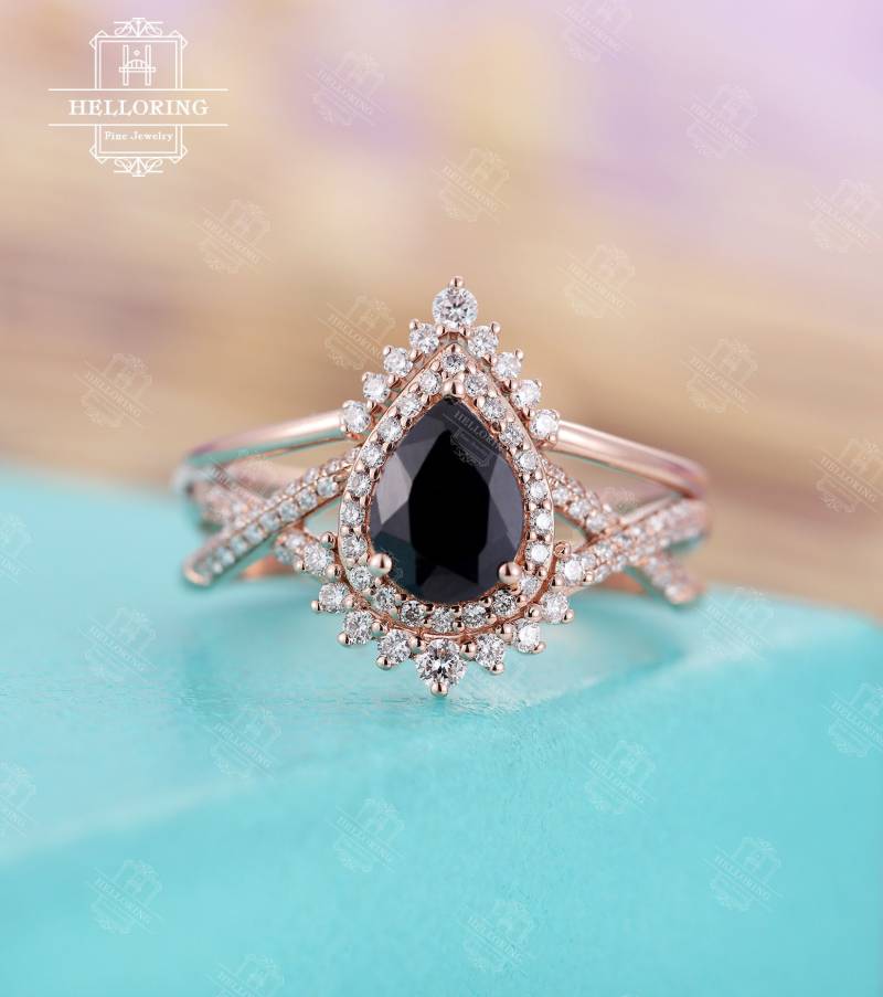 Vintage Schwarze Onyx Verlobungsring Set Birnenschliff Moissanit Diamant Gebogener Ehering Rosegold Braut Jubiläum Versprechen Ring von HelloRing