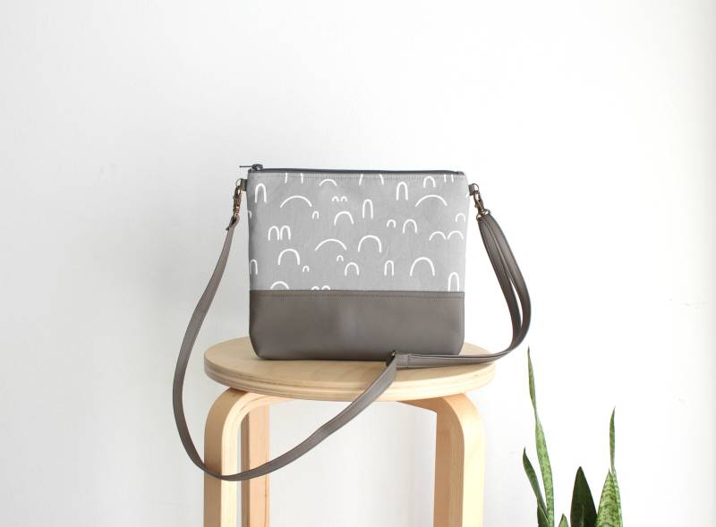 Graue Vegan Leder Umhängetasche Geldbörse Jeden Tag Geschenk Für Sie von HelloVioleta