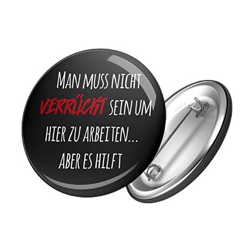 Hellweg Druckerei Button Anstecker Man Nicht Verrückt Hier Arbeiten Aber hilft Badge Geschenk Idee Abzeichen Pin von Hellweg Druckerei