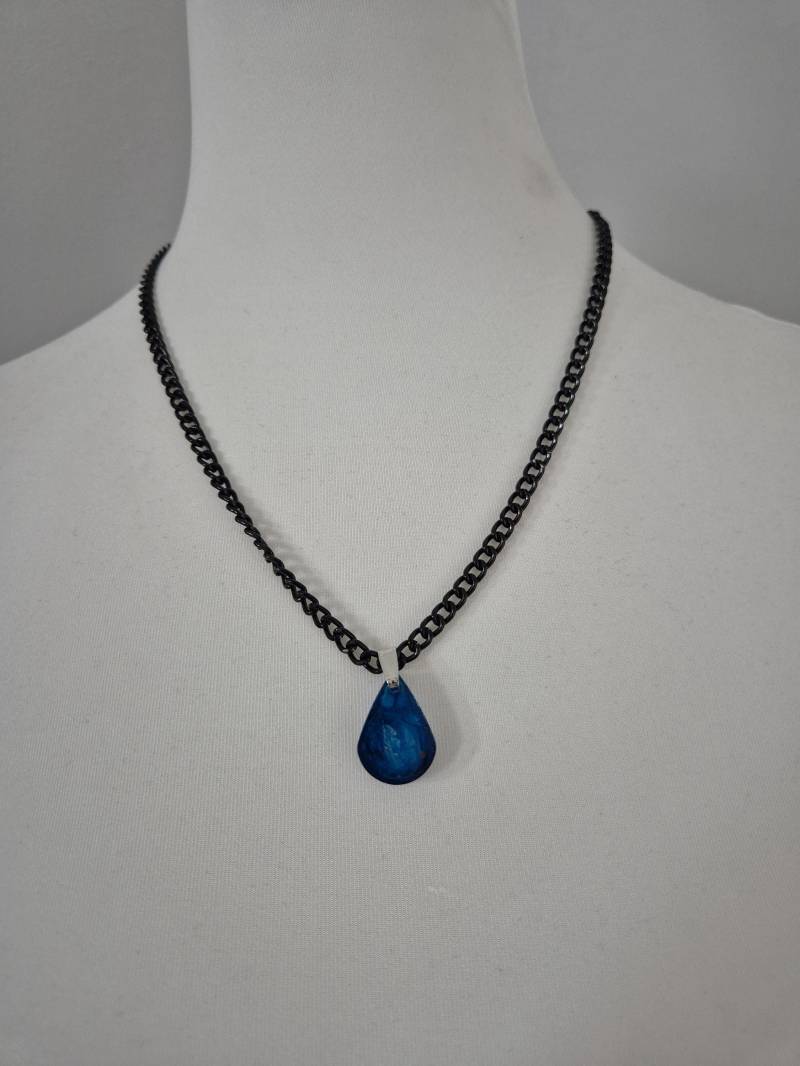 Handgemachte Epoxidharz Halskette | Resin Schmuck Mit Anhänger Unikat Kette Damen Geschenk Handgefertigt in Deutschland Handgemachte Epoxidharz Halskette | Resin Schmuck Mit Anhänger Unikat Kette Damen Geschenk Handgefertigt in Deutschland von HelveteMaille