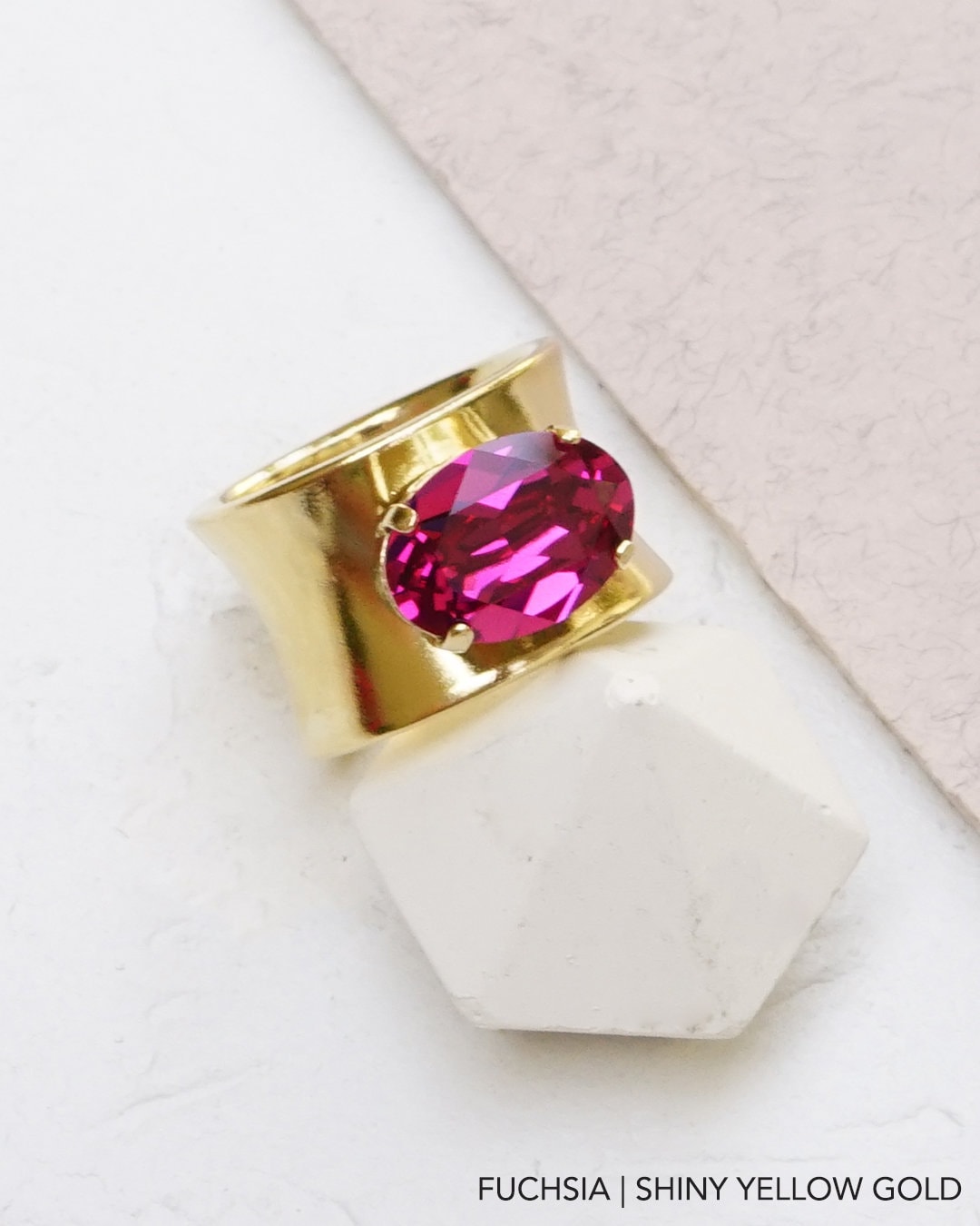 Fuchsia Ring Für Frauen, Einzigartige Kristallring, Gold-Breitbandring, Statement-Ringe, Klobige Ringe, Einzigartiger Cocktailring, Steinring-Band von HelyDesigns