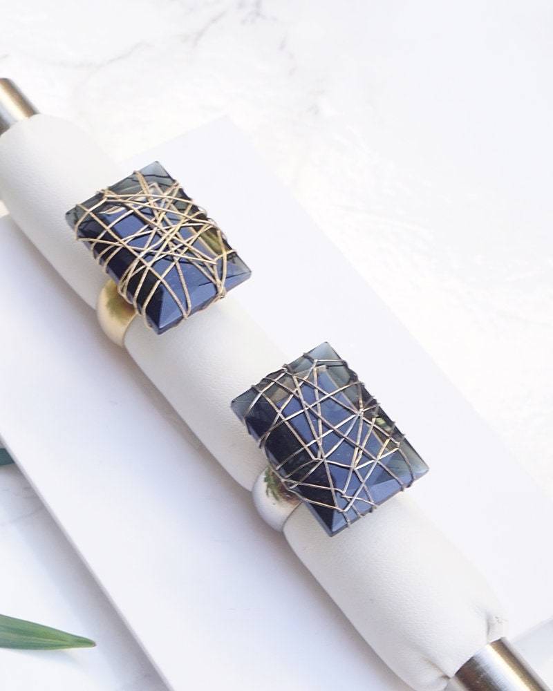 Großer Stein Ring, Draht Ringe Für Frauen, Gewickelt Blau Cocktail Statement Ringe, Einzigartige Golddraht Ring von HelyDesigns