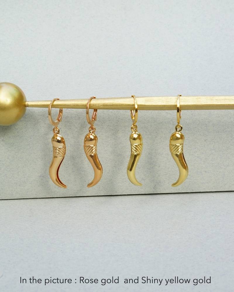 Spike Ohrringe, Talon Mini Creolen Schmuck, Gold Punk Huggie Anhänger Ohrringe von HelyDesigns