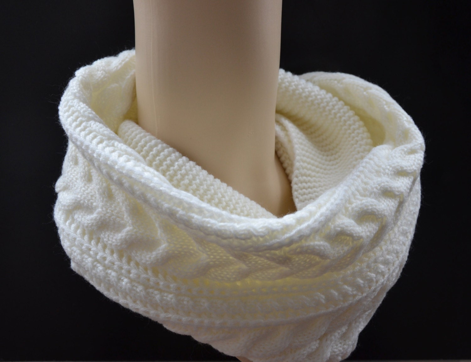 Weißer Zopfmuster Grobstrick Infinity Schal Weicher Acryl Runder Schal von Hemiao
