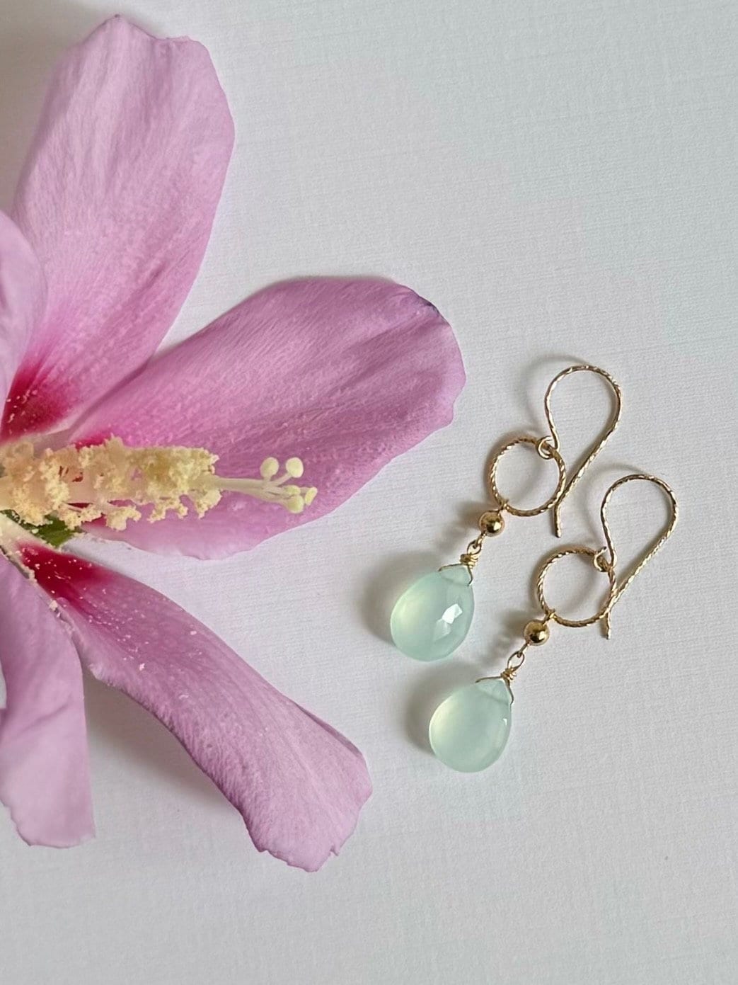 Meerschaum Chalcedon Ohrringe Handgemachter Gold Filled Edelstein Brautschmuck Meerschaum Chalcedon Ohrringe Handgemachter Gold Filled Edelstein Brautschmuck von HemmingwaysShoppe