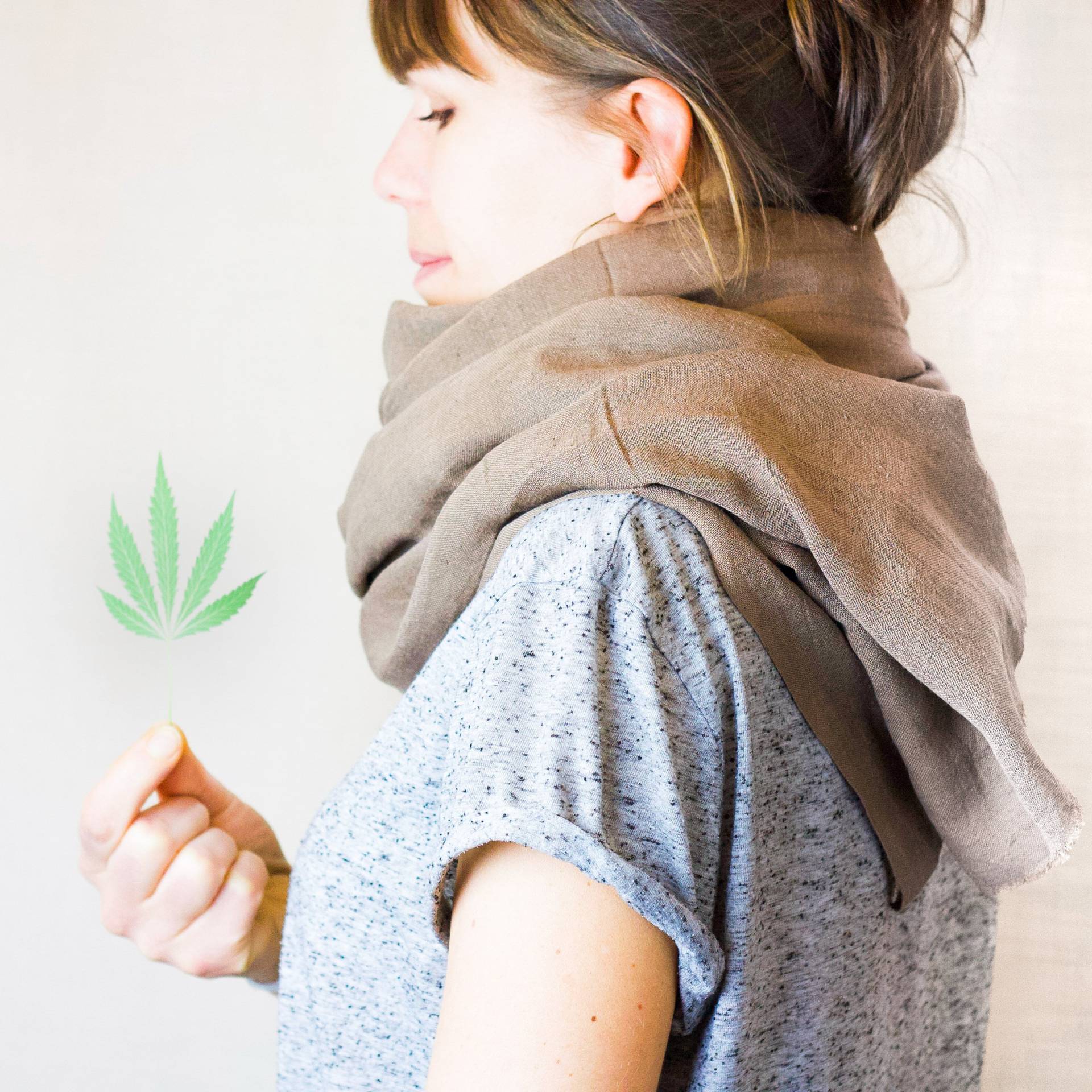 Pflanzlich Gefärbtes Halstuch, Hanf & Bambus, Natürlich, Anti Allergen, Nachhaltig, Eco Dyed, Umweltfreundlich, Ethically Made Pflanzlich Gefärbtes Halstuch, Hanf & Bambus, Natürlich, Anti Allergen, Nachhaltig, Eco Dyed, Umweltfreundlich, Ethically Made von Hempalaya