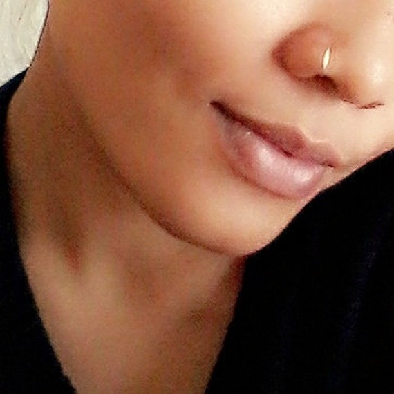 2 Kleine Gold Gefälschte Ringe, Nase Zierliche Faux Nasenring von Henju