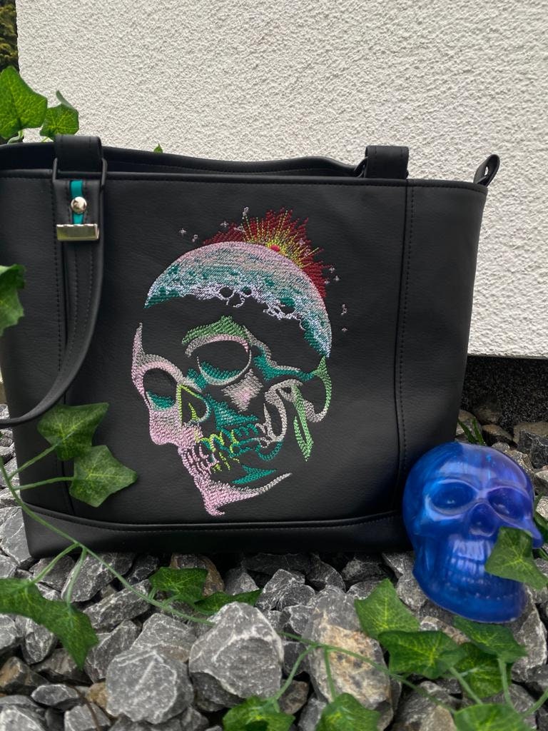 Handtasche/Schultertasche Landkind Mit Totenkopf Stickerei Einzelstück von HenkSewn