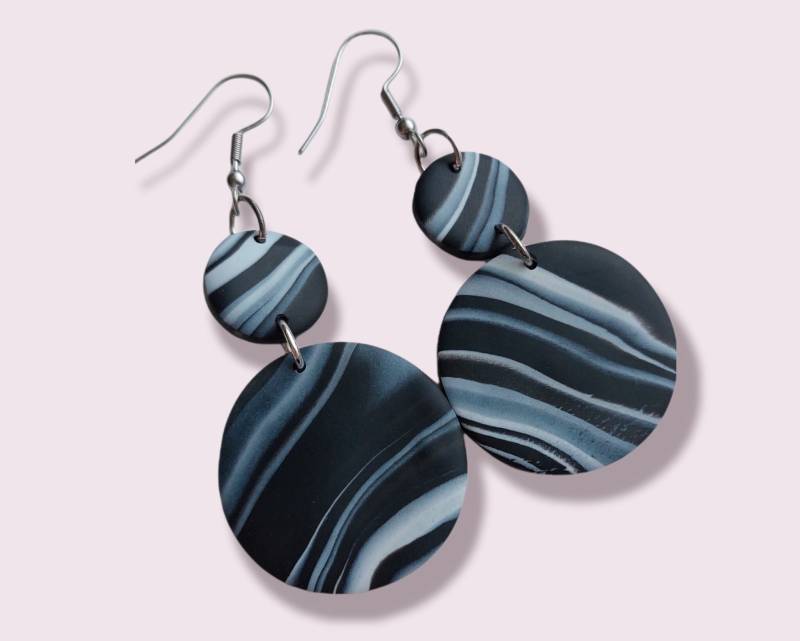 Handgemachte Polymer Clay Ohrringe - Schwarz Weiß Statement Schmuck Marmor Streifen Geschenk Für Sie von HenkiStudio