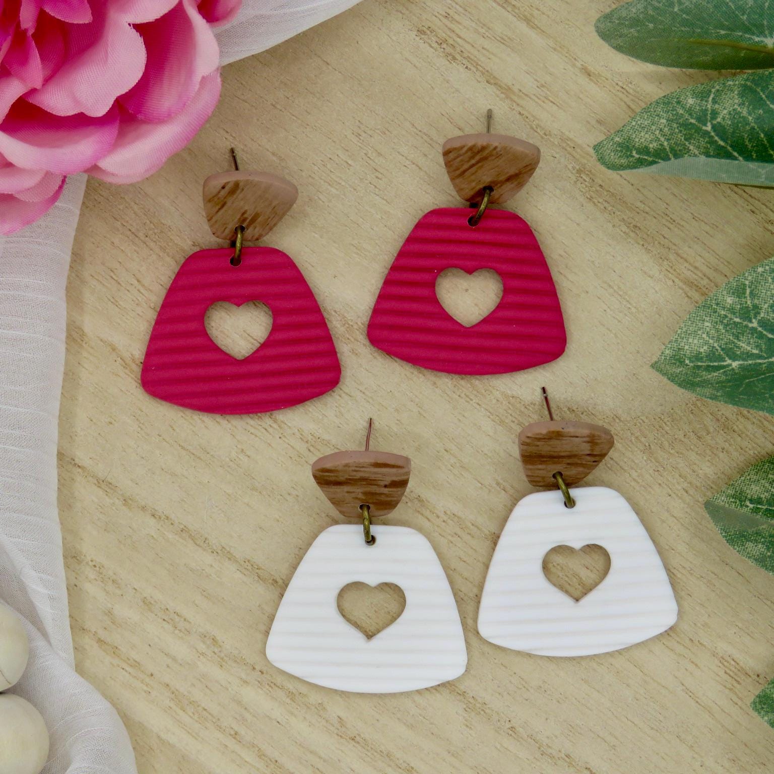 Handgefertigte Herz Cutout Ohrringe Aus Polymer-Ton Baumeln von HenliHandmadeCo