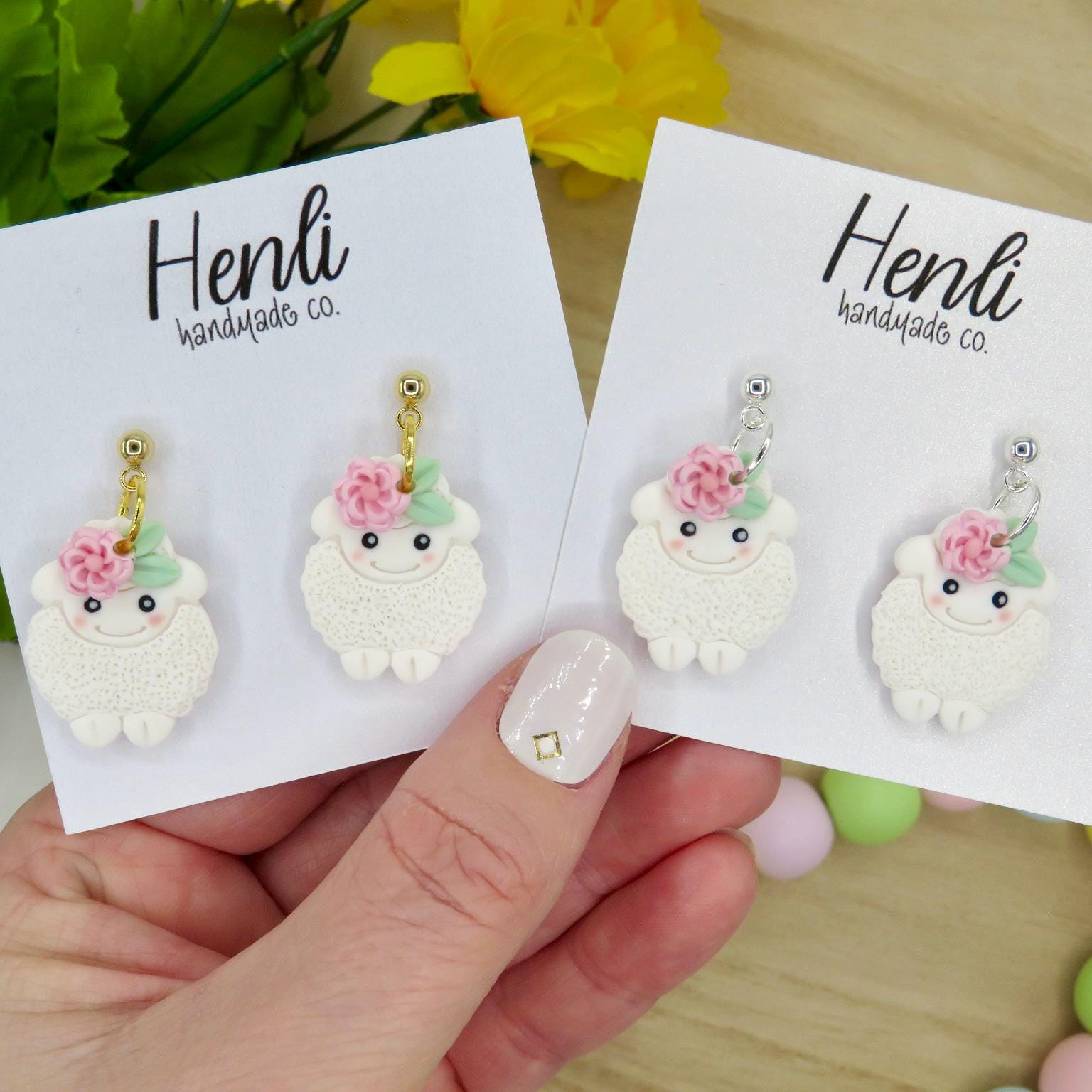 Handgemachte Schaf Ohrringe Polymer Clay Osterschmuck von HenliHandmadeCo