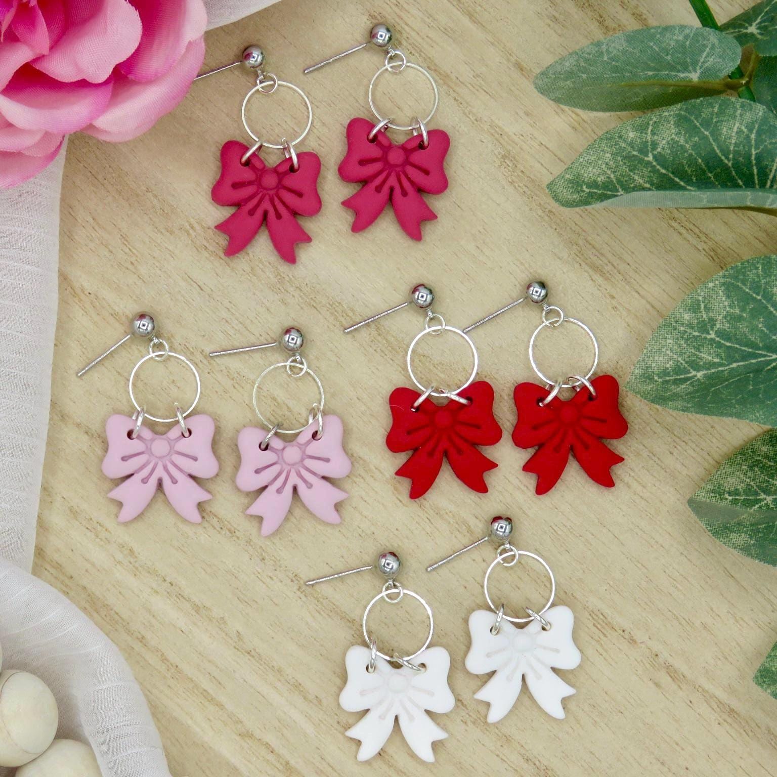 Handgemachte Schleife Ohrringe Polymer Clay, Edelstahl Ohrstecker von HenliHandmadeCo