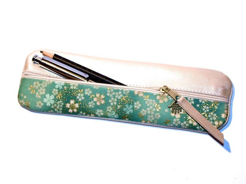 Federtasche Stifteetui Federmäppchen Federmappe Perlmuttfarbenes Leder Ziegenleder & Stoff Aus Japan Japanisch Goldene Blümchen Unikat von HenrietteClaire