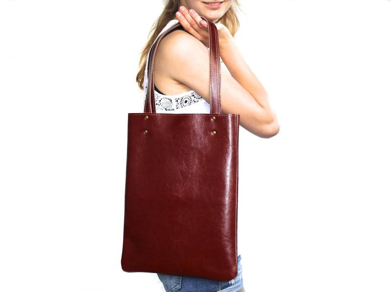 Laptoptasche Aus Leder in Schlichtem Design Uni Laptoptasche Aus Leder in Schlichtem Design Uni von HenrietteClaire