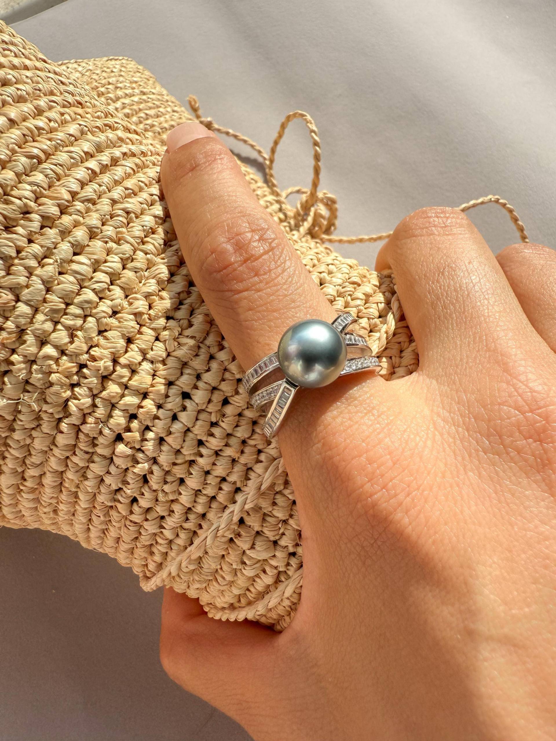 Tahitiperlenring - 925 Silber, Weißgoldplattiert, 9-10mm Runde Perle, Einzelstück, Handgefertigt, Eleganter Damenschmuck von HenriettesJewellery