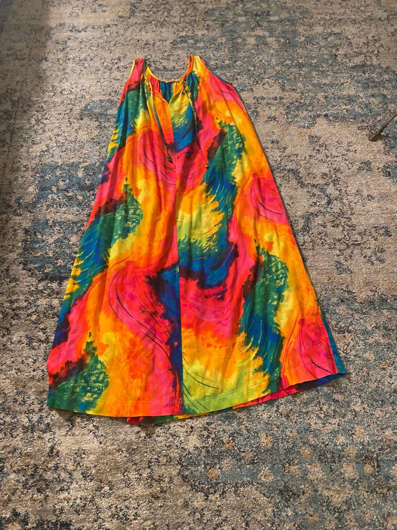 1960Er Jahre Vintage Regenbogen Farbe Plus Size Maxi Kleid 48 Zoll Oberweite Large Bis Xxl von HenryBurgess