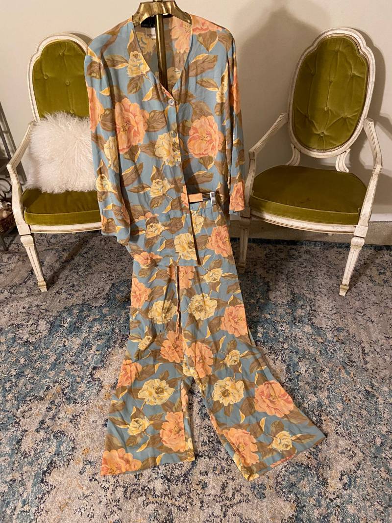 90Er Jahre Vintage Floral Print Passendes Set Button Up Bluse Und Kordelzug Hose Von Carole Little Gr. 38 von HenryBurgess