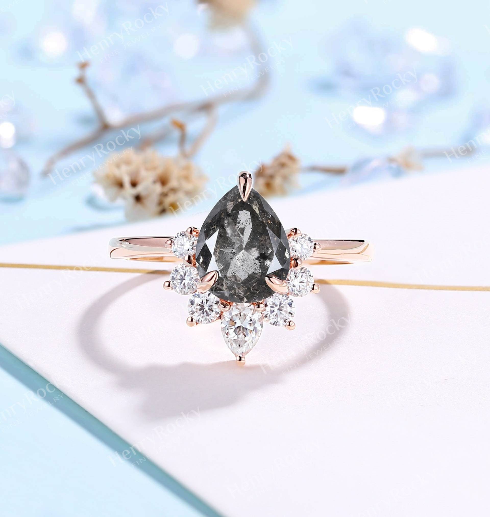 Birnenschliff Salz Und Pfeffer Diamant Verlobungsring Rose Gold Cluster Ring Pear&round Schliff Moissanite Kralle Krappen Jubiläumsring von HenryRocky