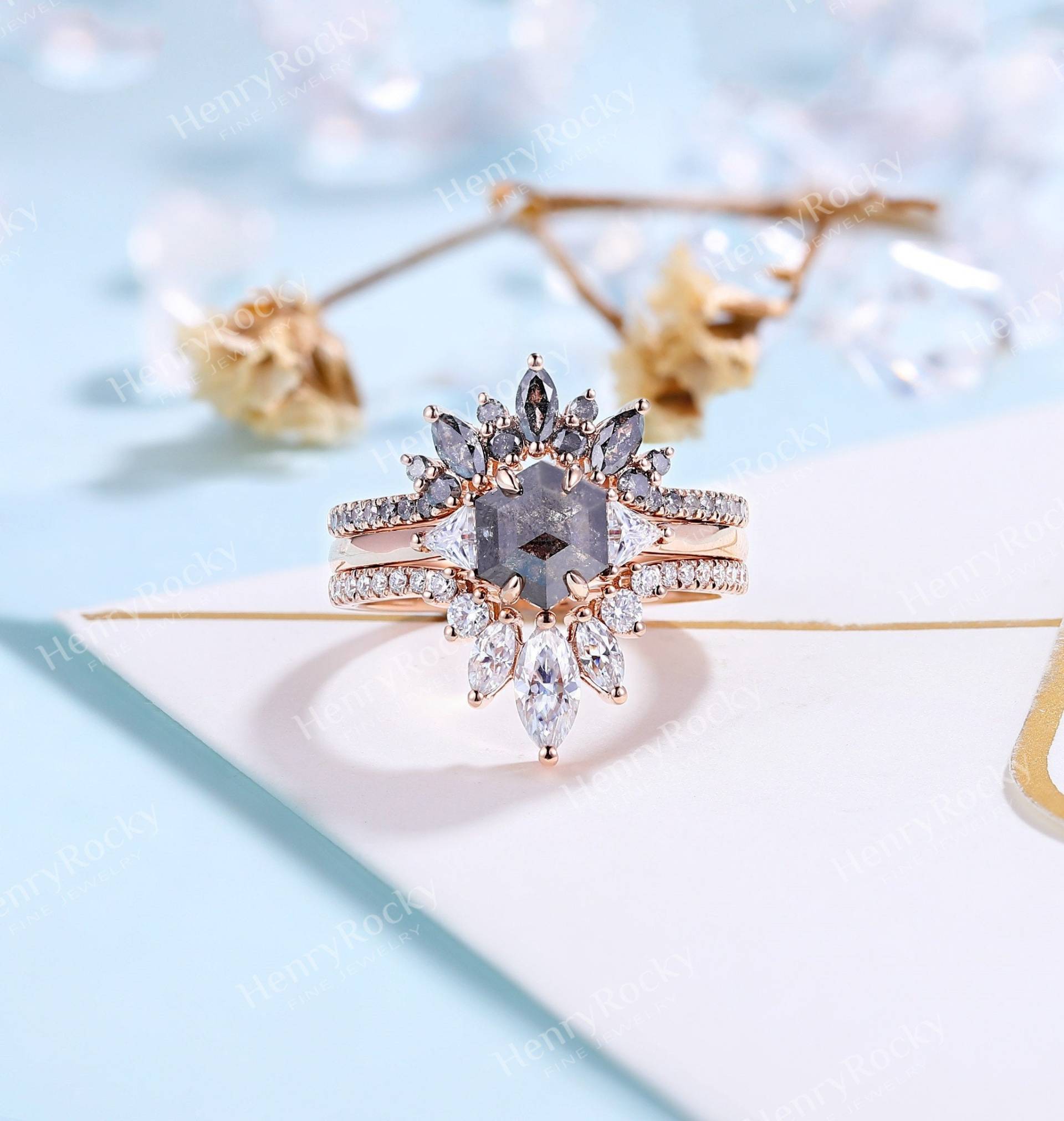 Hexagon Salz Und Pfeffer Diamant Verlobungsring-Set Roségoldring Dreieck Marquise-Schliff Ring Geschwungener Ehering Versprechen Braut-Set von HenryRocky