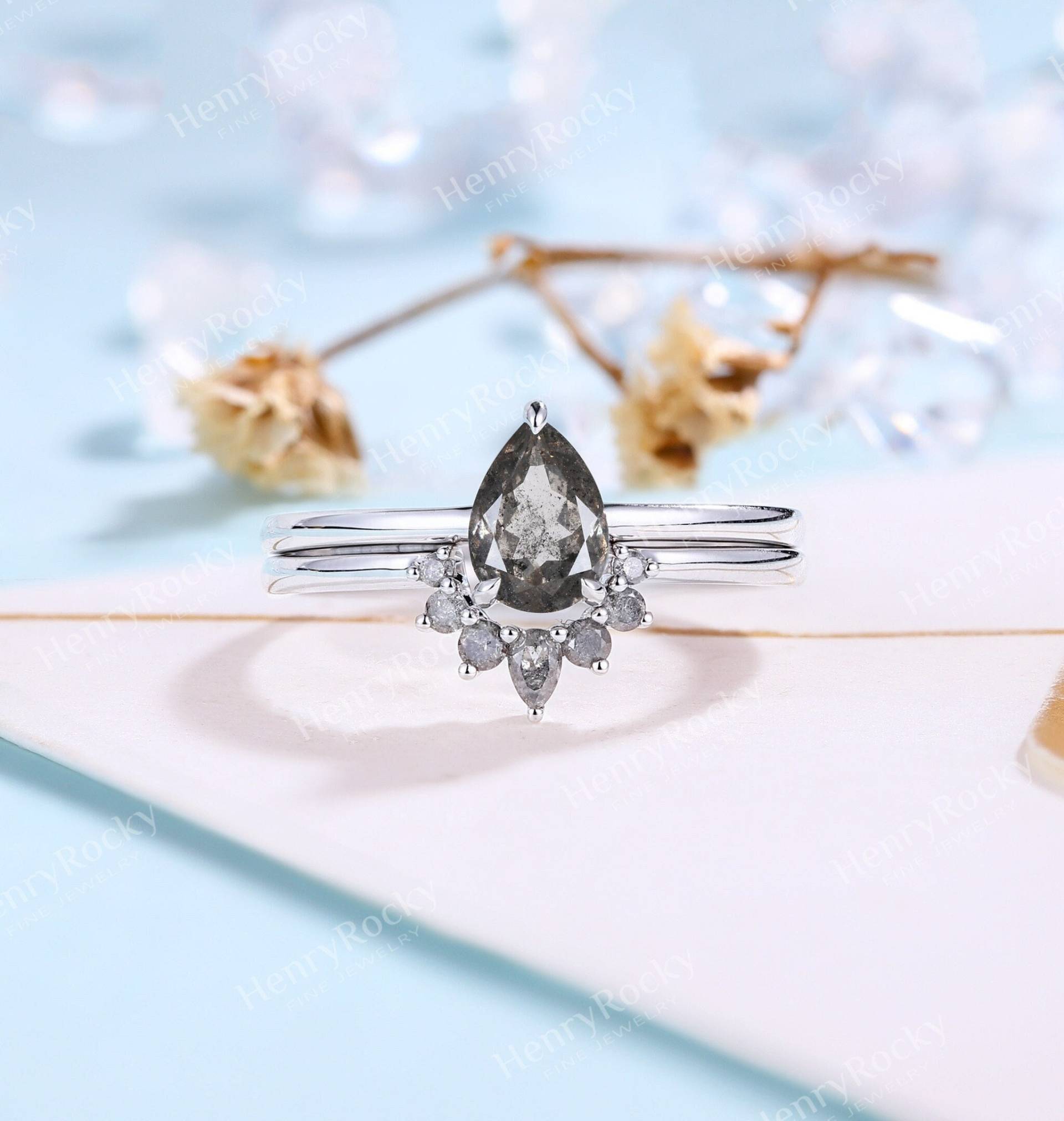 Salz Und Pfeffer Diamant-Verlobungsring Set Vintage Pear-Schnitt Weißgoldring Geschwungener Ehering Art-Deco-Jubiläum Versprechensring von HenryRocky