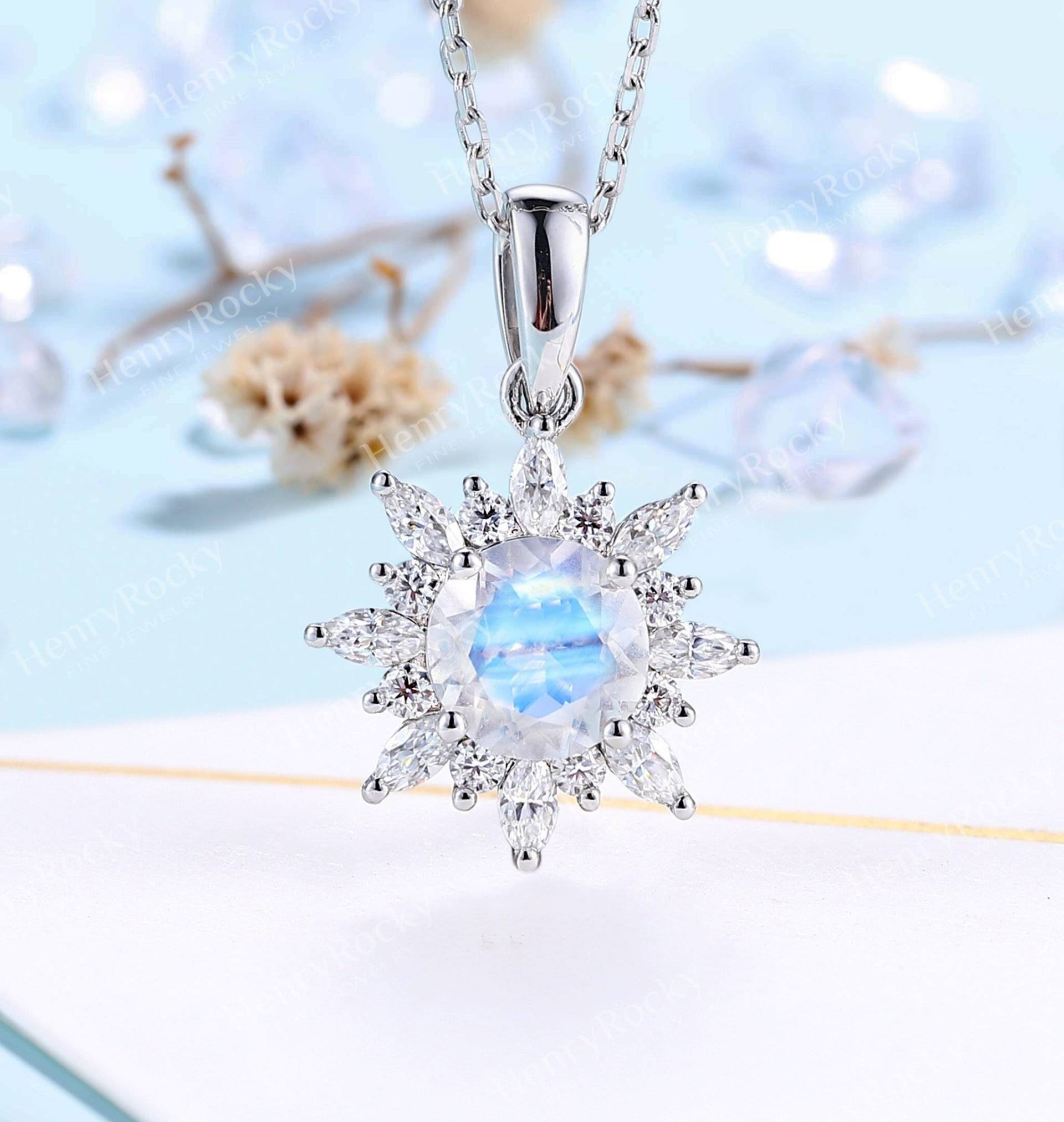 Vinatge Runde Mondstein Anhänger Moissanite Heiligenschein Sonne Stil Art-Deco-Schmuck Einzigartige Versprechen Halskette Geschenk Für Sie von HenryRocky