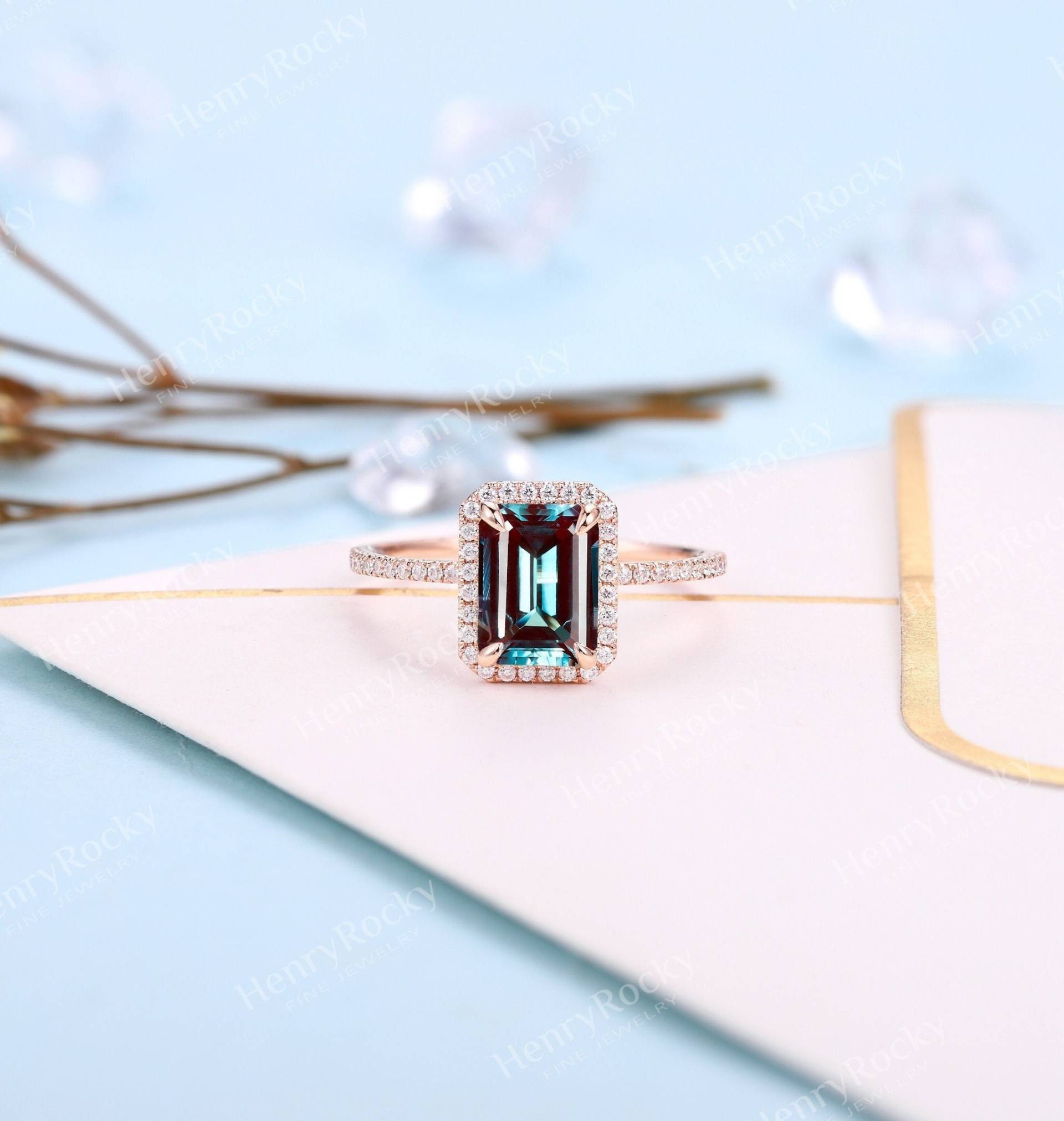 Vintage Alexandrit Verlobungsring Smaragdschliff Moissanite Diamant Halo Ring Half Eternity Rose Gold Art Deco Versprechen Jubiläum von HenryRocky