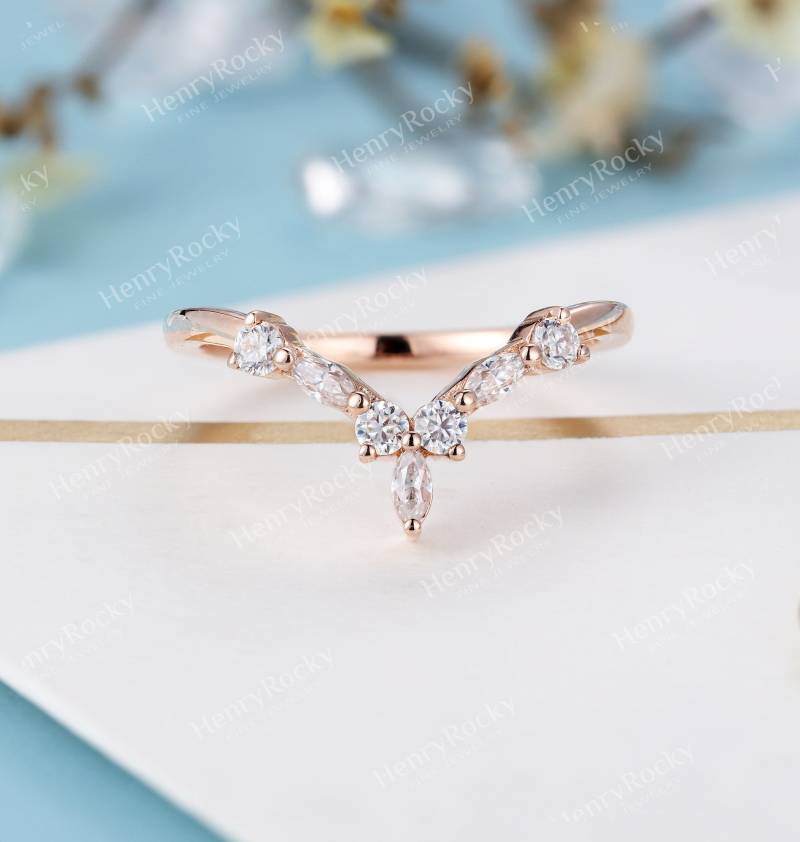 Vintage Moissanite Trauring Frauen Rosegold Marquise Cut Band Unikat Braut Ring Prong Set Geschwungen Ehering Versprechen Jahrestag von HenryRocky