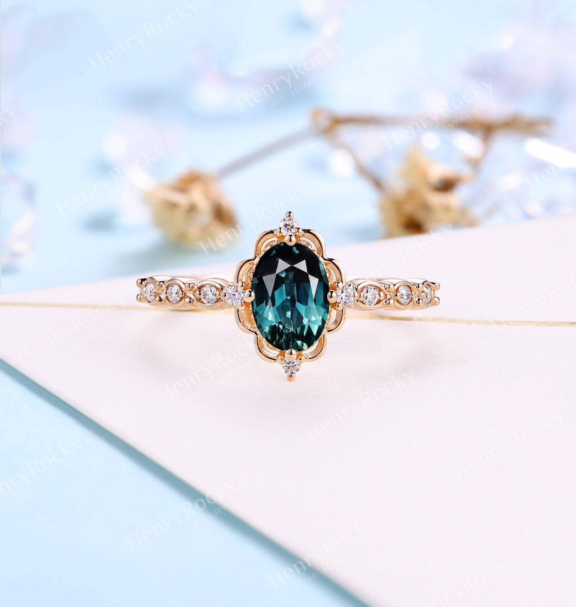 Vintage Ovalschliff Petrol Saphir Verlobungsring Moissanite Diamant Halo Ring Braut Art Deco Rose Gold Band Zacken Set Jubiläumsring von HenryRocky