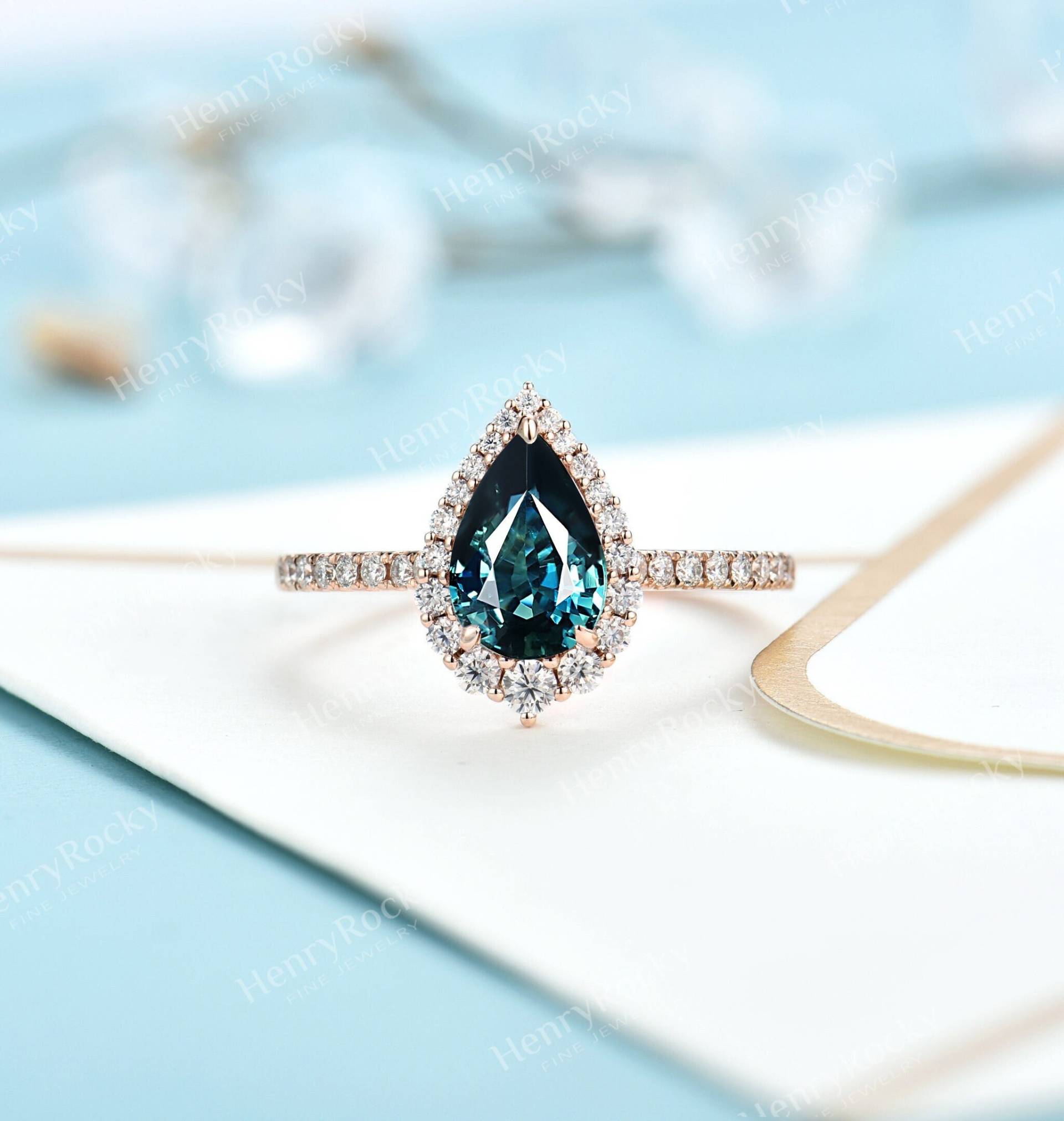 Vintage Teal Saphir Verlobungsring Art Deco Rose Gold Brautring Birnenförmiger Moissanite/Diamantring Halber Eternity Ring Jubiläumsring von HenryRocky