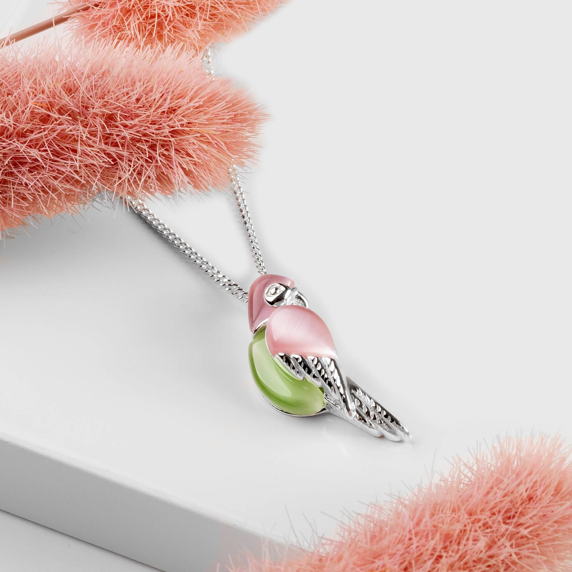 Ara Papagei Halskette Aus 925Er Silber Rosa & Grüner Vogel Anhänger Ara Papagei Halskette Aus 925Er Silber Rosa & Grüner Vogel Anhänger von HenrykaJewellery