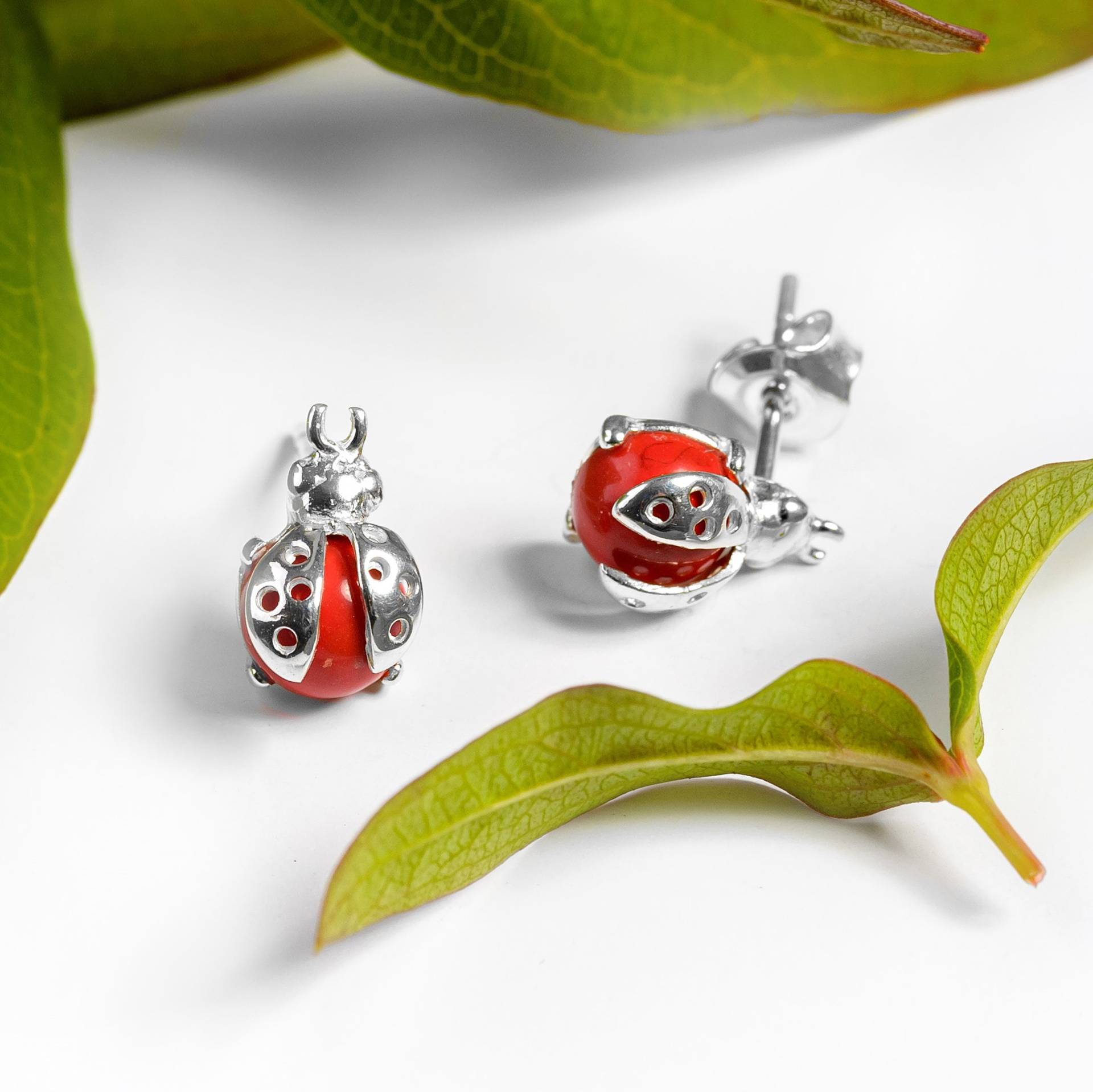Marienkäfer Sterling Silber Und Koralle Ohrringe, Kleine Insekt Ohrstecker, Minimale Ohrringe Marienkäfer Sterling Silber Und Koralle Ohrringe, Kleine Insekt Ohrstecker, Minimale Ohrringe von HenrykaJewellery