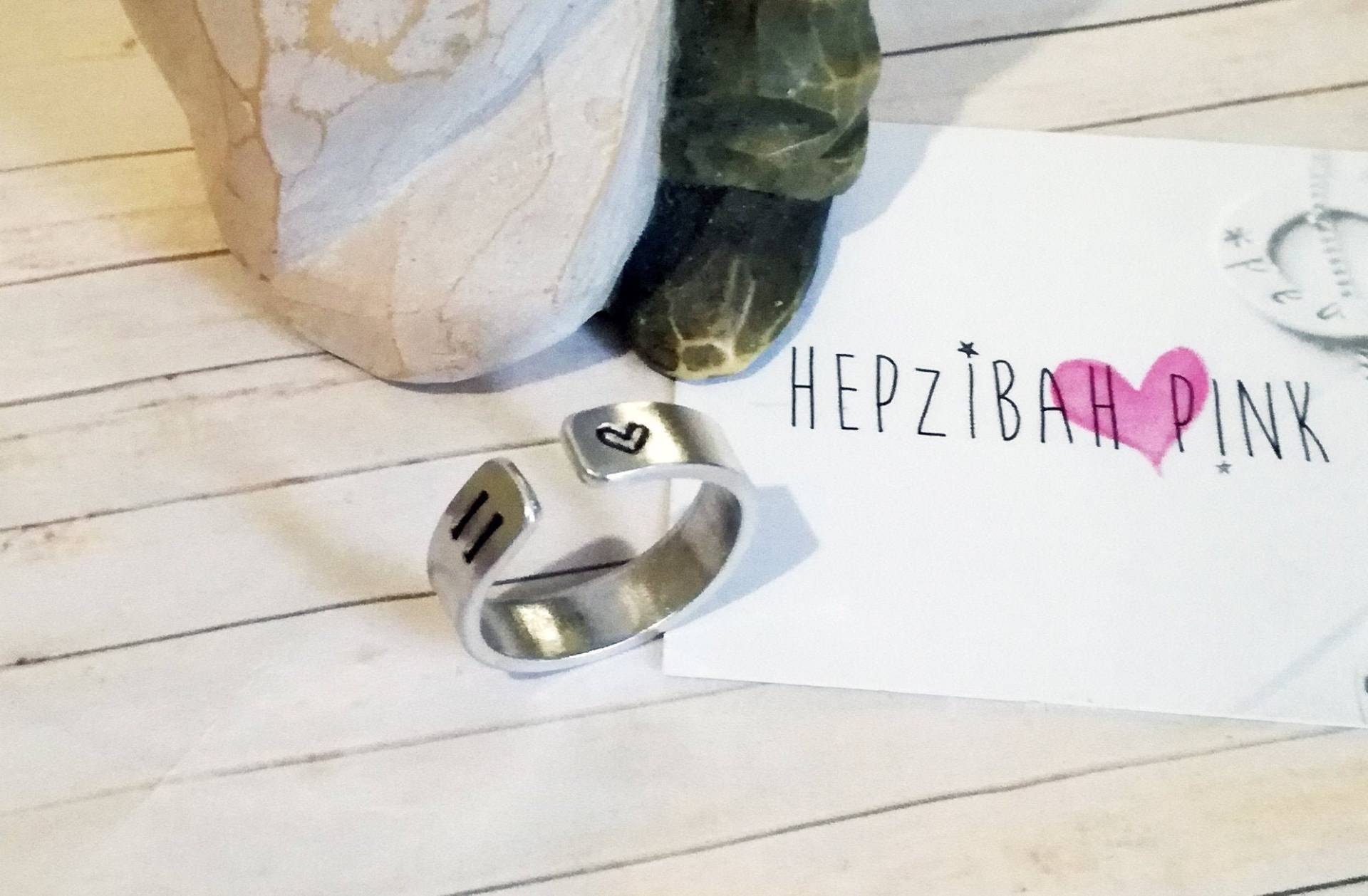 Handgestempelte Ringe - Gleichheit Voll Einstellbar Können Personalisiert Werden Handgestempelte Ringe - Gleichheit Voll Einstellbar Können Personalisiert Werden von HepzibahPink
