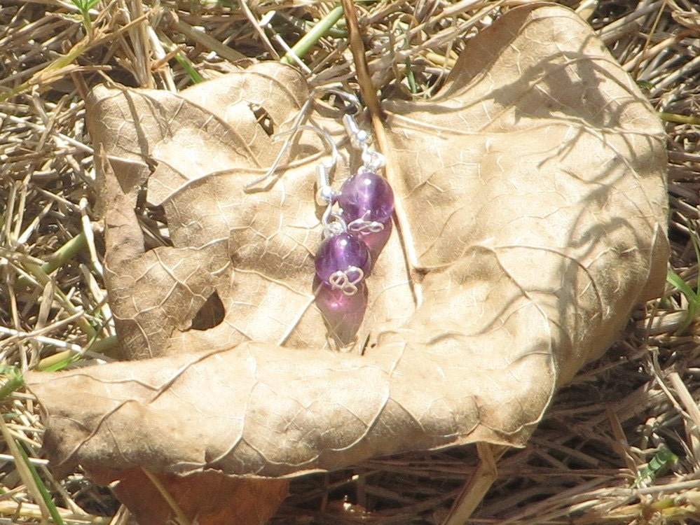 Zarte Dunkle Amethyst Ohrringe Von Herartofstone Auf Etsy von HerARTofStone