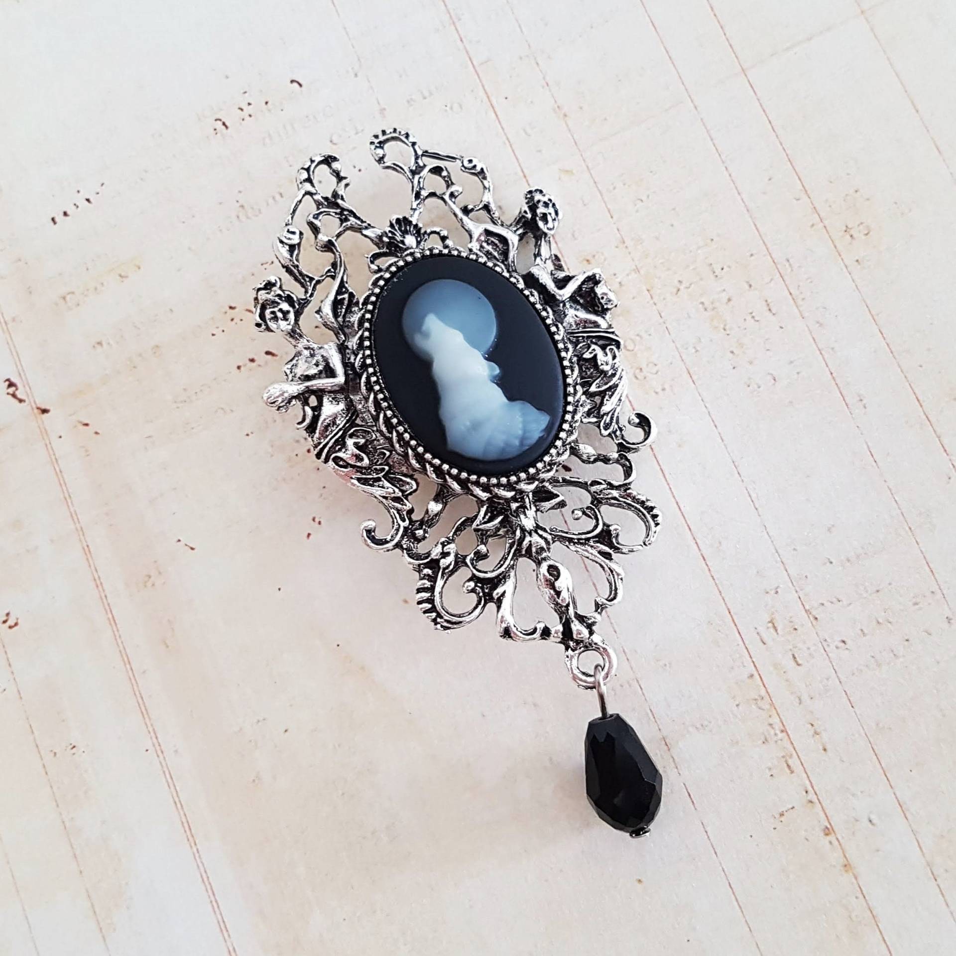 Antike Silber Wolf Und Mond Cameo 2 in 1 Brosche Halskette, Gothic Howling Werwolf, Mit Kette, Wählen Sie Ihre Länge Antike Silber Wolf Und Mond Cameo 2 in 1 Brosche Halskette, Gothic Howling Werwolf, Mit Kette, Wählen Sie Ihre Länge von HerUntimelyDemise