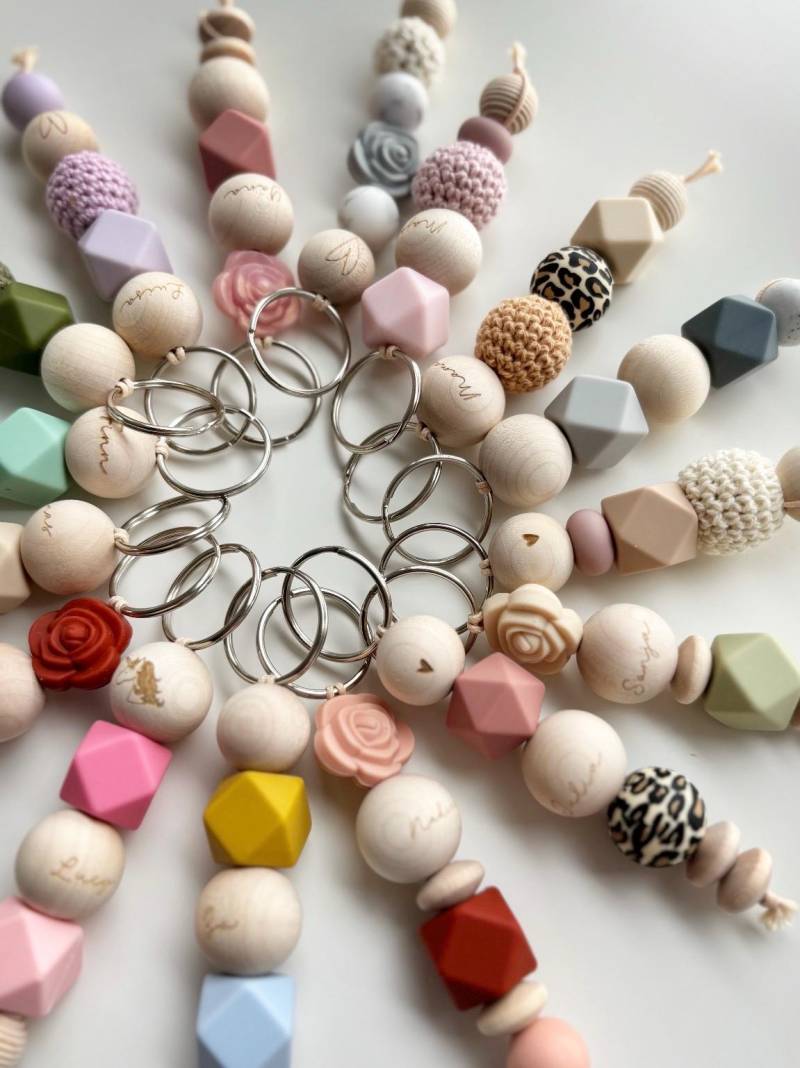 Schlüsselanhänger Personalisiert Mit Namen | Mann Frau Mädchen Junge Aus Holz Und Silikon Inhalt Für Die Zuckertüte von HerZauber