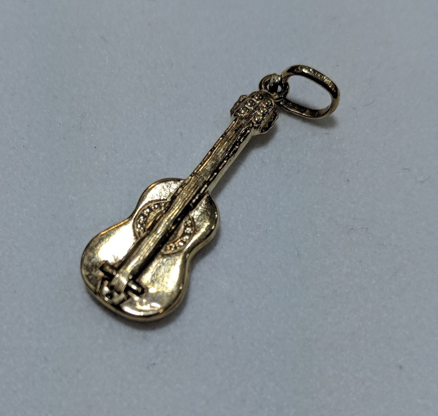 9Ct Gold Gitarre Charm 9Ct Gold Gitarre Charm von HeraFineJewellery