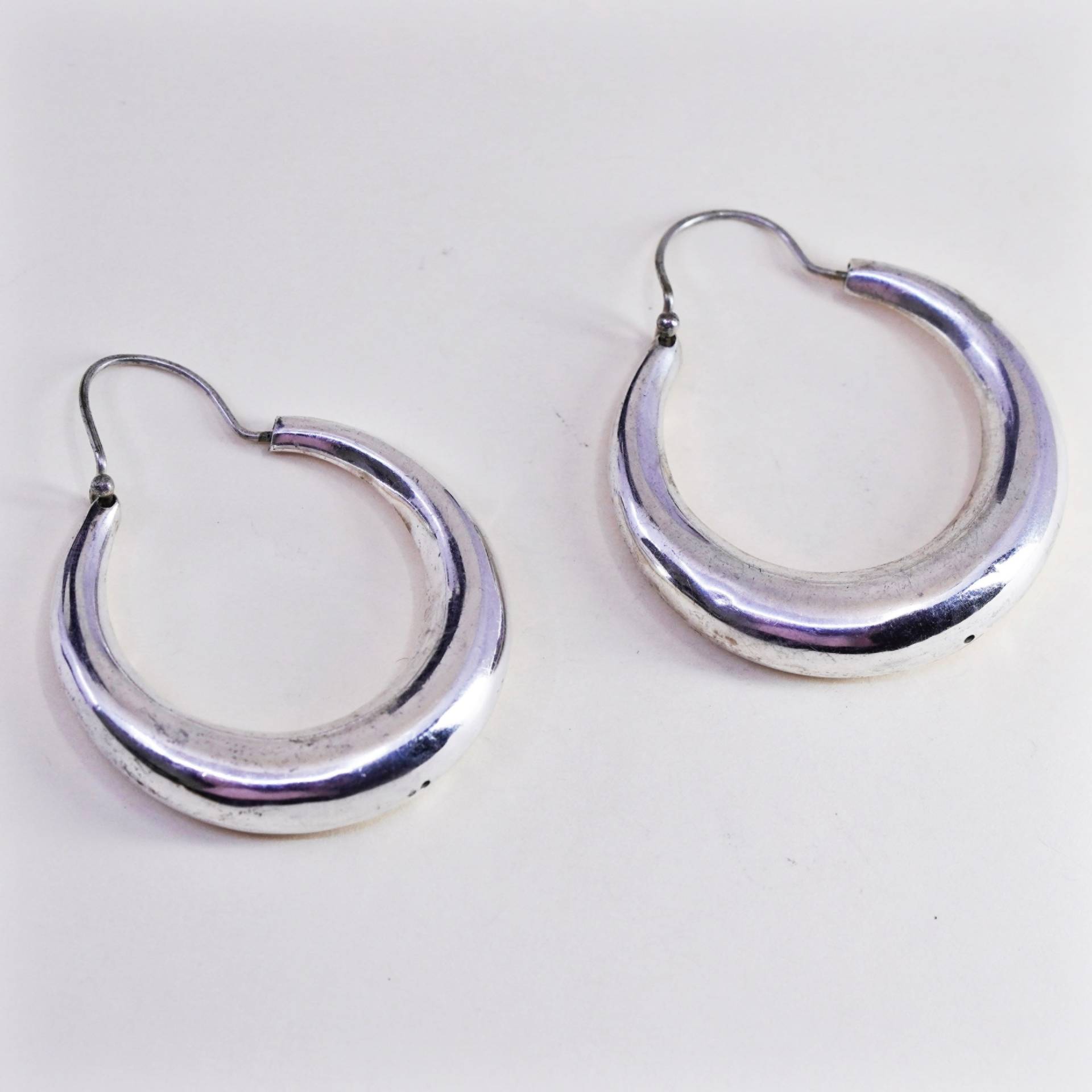 1.75" Vintage Sterling Silber Handgemachte Ohrringe, Mode Minimalistisch Primitive Runde Reifen, Gestempelt 925 von HerasJewel