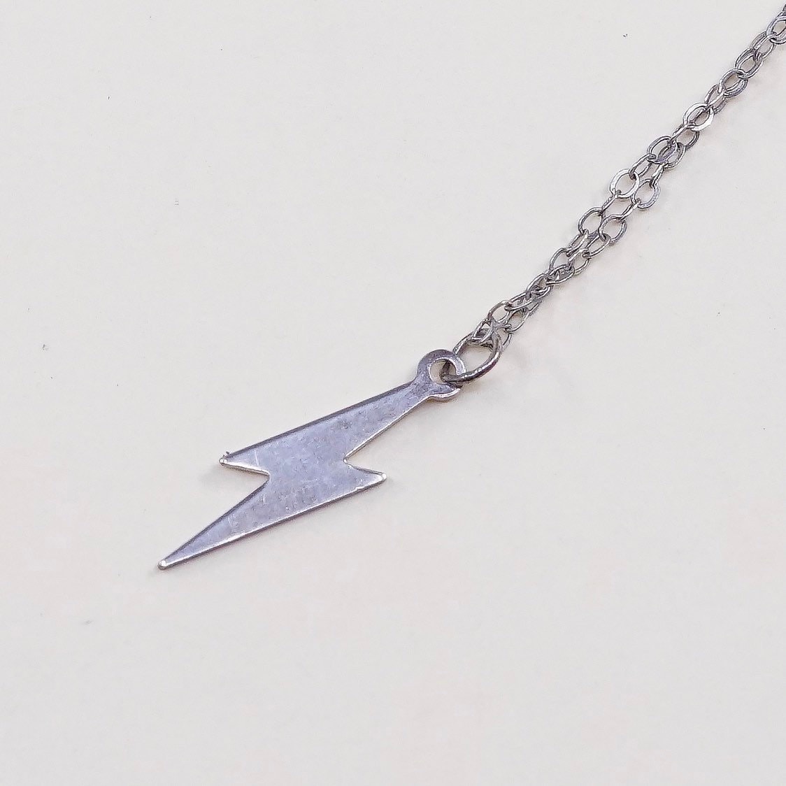 18 "+ 2", Vintage Sterling Silber Handgefertigte Halskette, Kreis Gliederkette Mit Donnerblitz Anhänger, Gestempelt 925 von HerasJewel