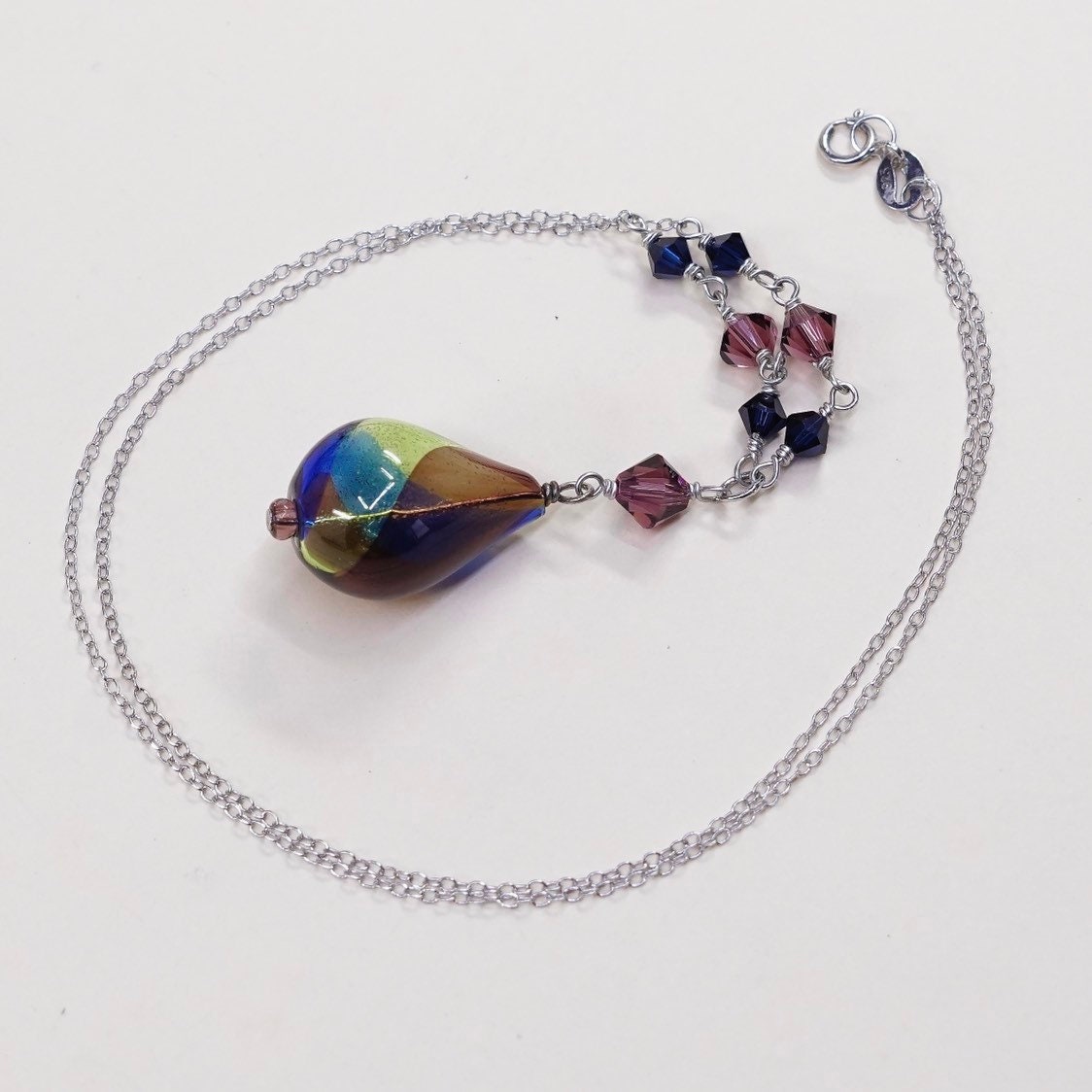 45, 5cm Lange Handgefädelte Vintage Silberkette, Feine 925Er Silber Kreiskette Mit Buntem Glasanhänger, Gestempelt 925 von HerasJewel