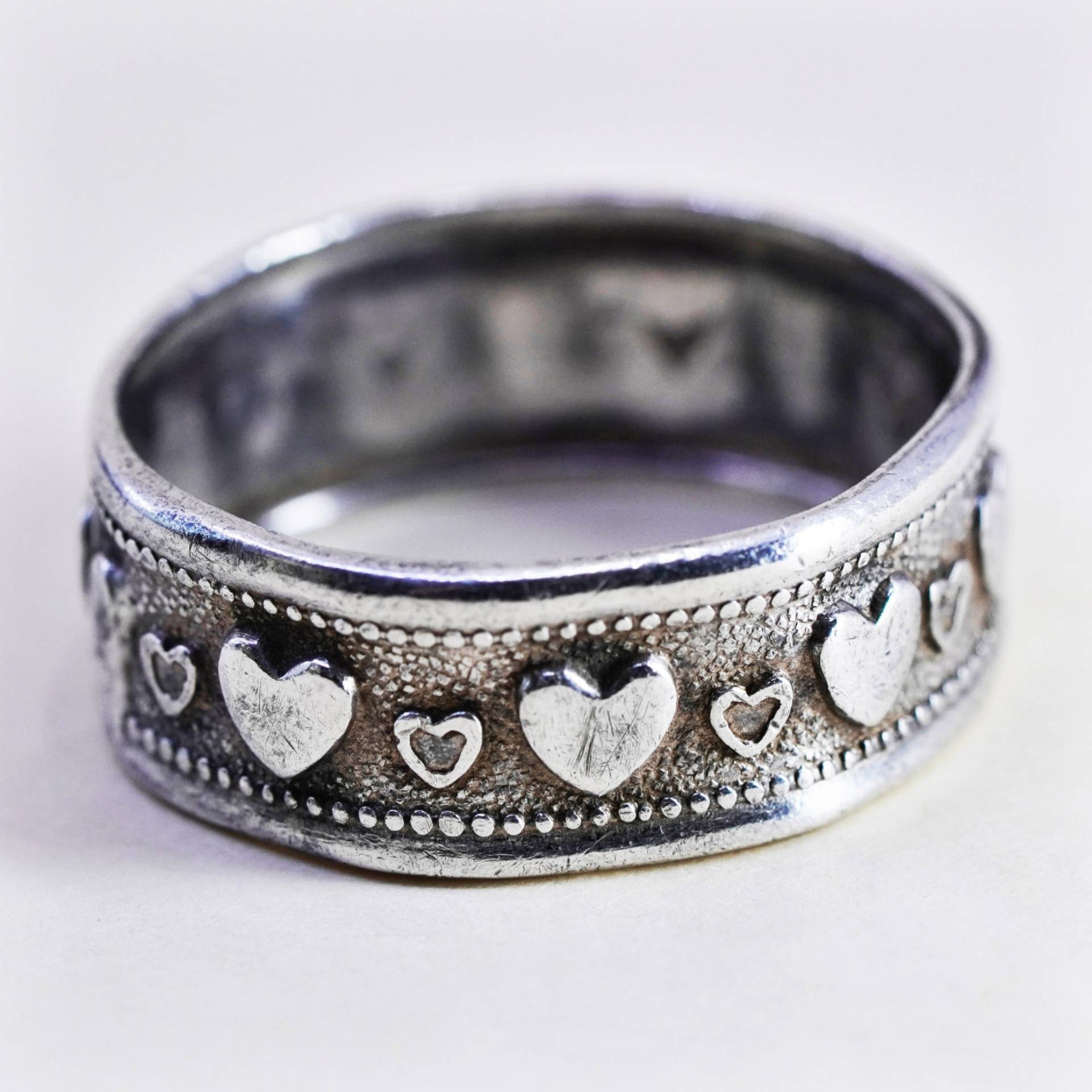 Größe 8.25, Vintage Sterling 925 Silber Handgemacht Relief Herz Ring Band, Silber Geprüft von HerasJewel