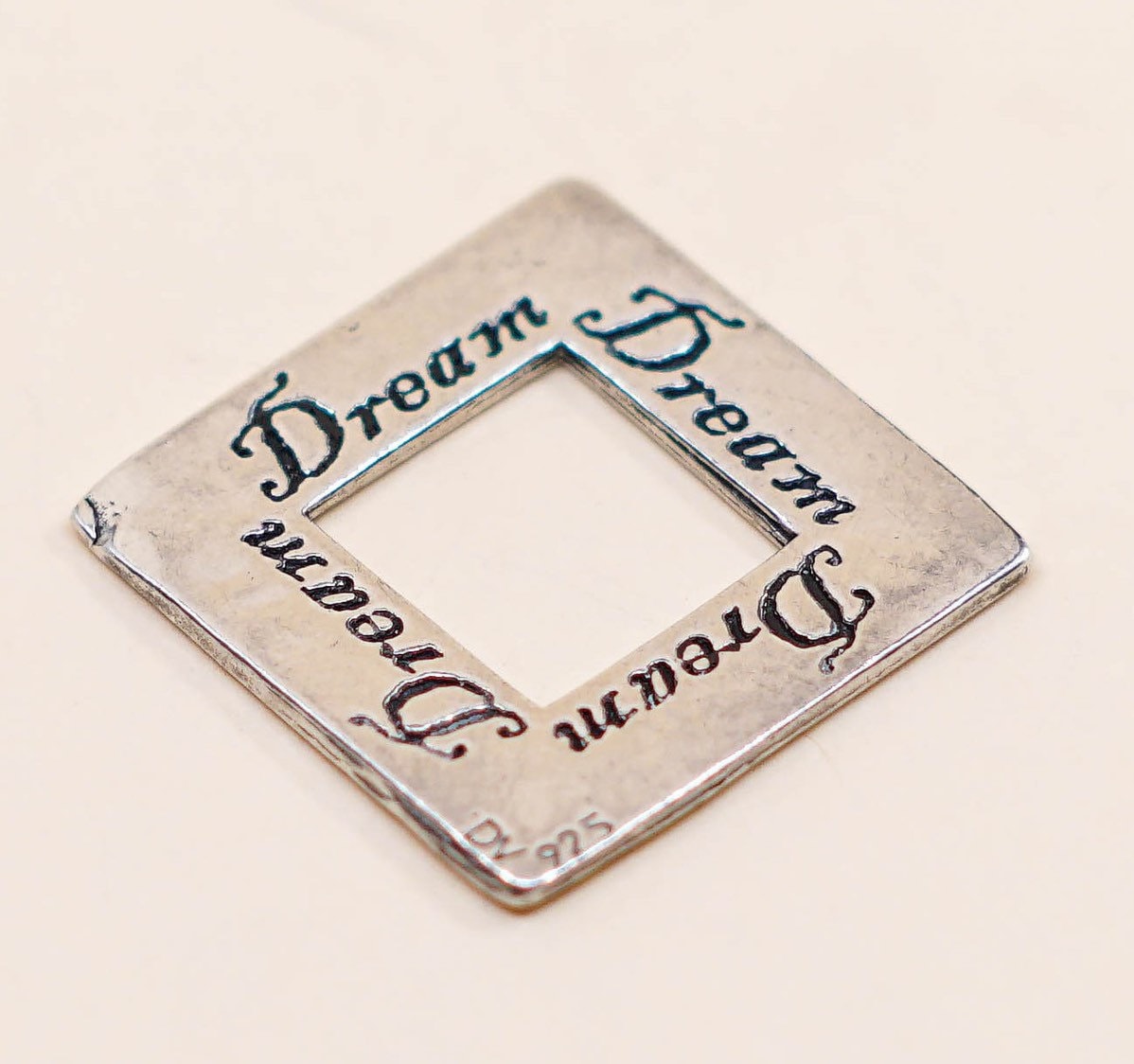 Handgemachter Anhänger Aus Sterlingsilber, Gehämmertes 925Er Silber Mit Prägung "Dream", Silbergeprüft von HerasJewel