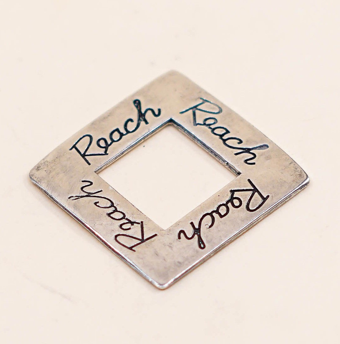 Handgemachter Anhänger Aus Vintage-sterlingsilber, Gehämmertes 925Er Silberquadrat Mit Der Prägung "Reach", Silbergeprüft von HerasJewel
