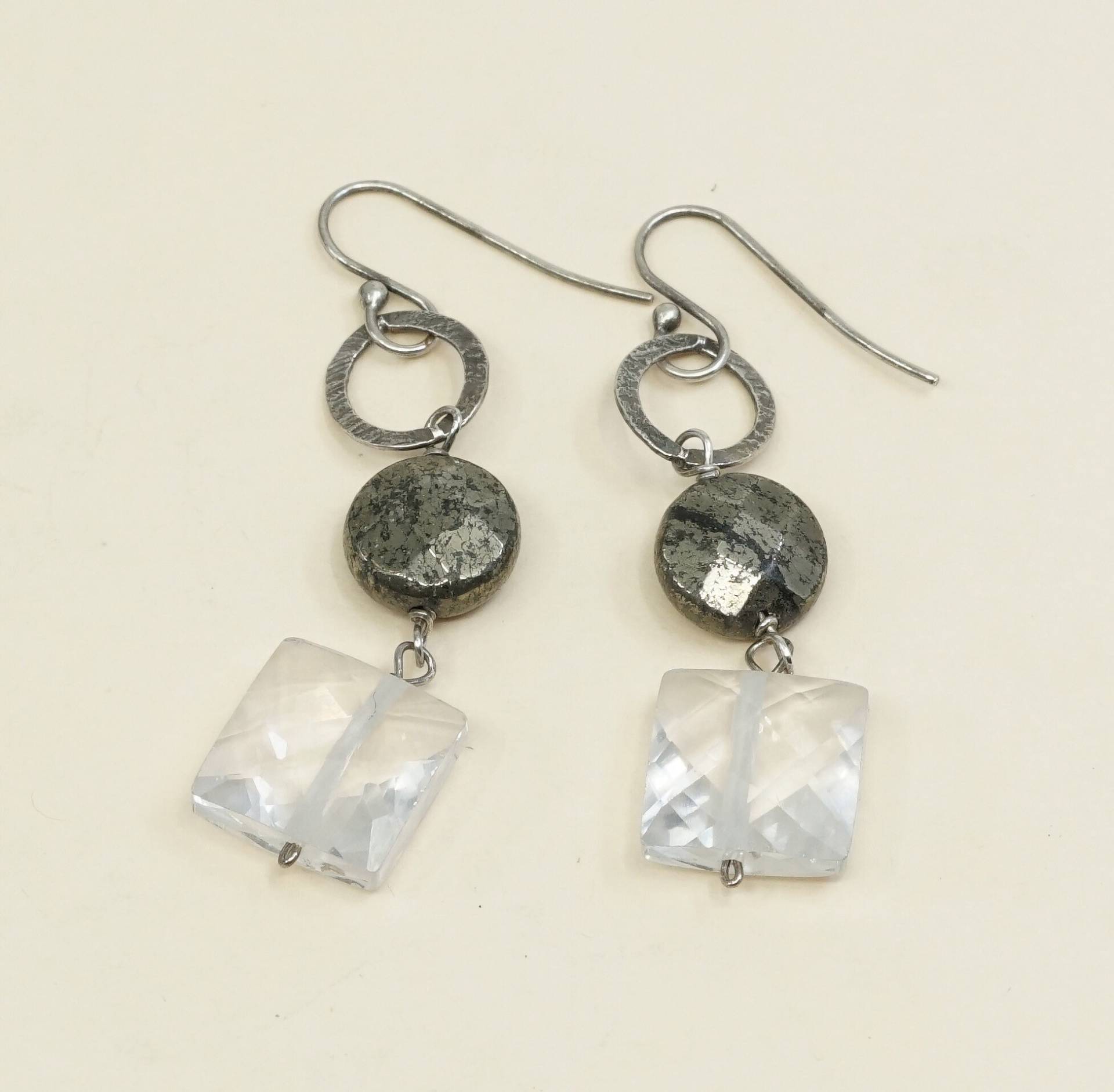 Vintage | 000457 Sterling Silber Handgemachte Ohrringe, Massives 925 Mit Kissenschliff Klarem Kristall, Silber Geprüft von HerasJewel