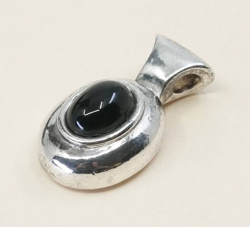 Vintage Handgemachte Sterling Silber Anhänger, Mexiko 925 Mit Oval Geformten Schwarzen Onyx, Gestempelt von HerasJewel