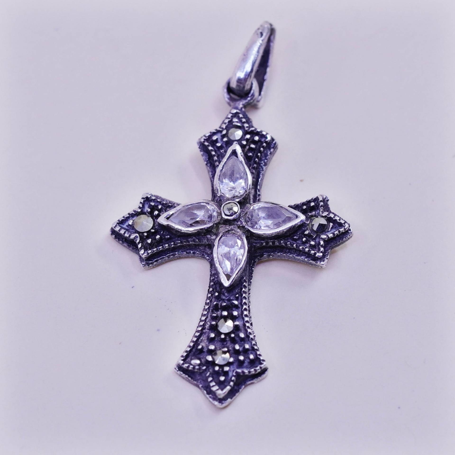 Vintage Handgemachter Sterling 925 Silber Handarbeit Kreuz Anhänger Mit Markasite Und Cz Inlay, Silber Geprüft von HerasJewel