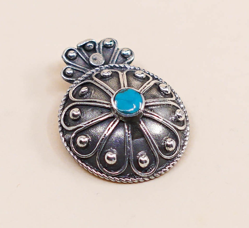 Vintage Southwestern Sterling Silber Handgemachter Anhänger, 925 Filigraner Kreis Mit Türkisen Und Bali Details, Geprüft von HerasJewel