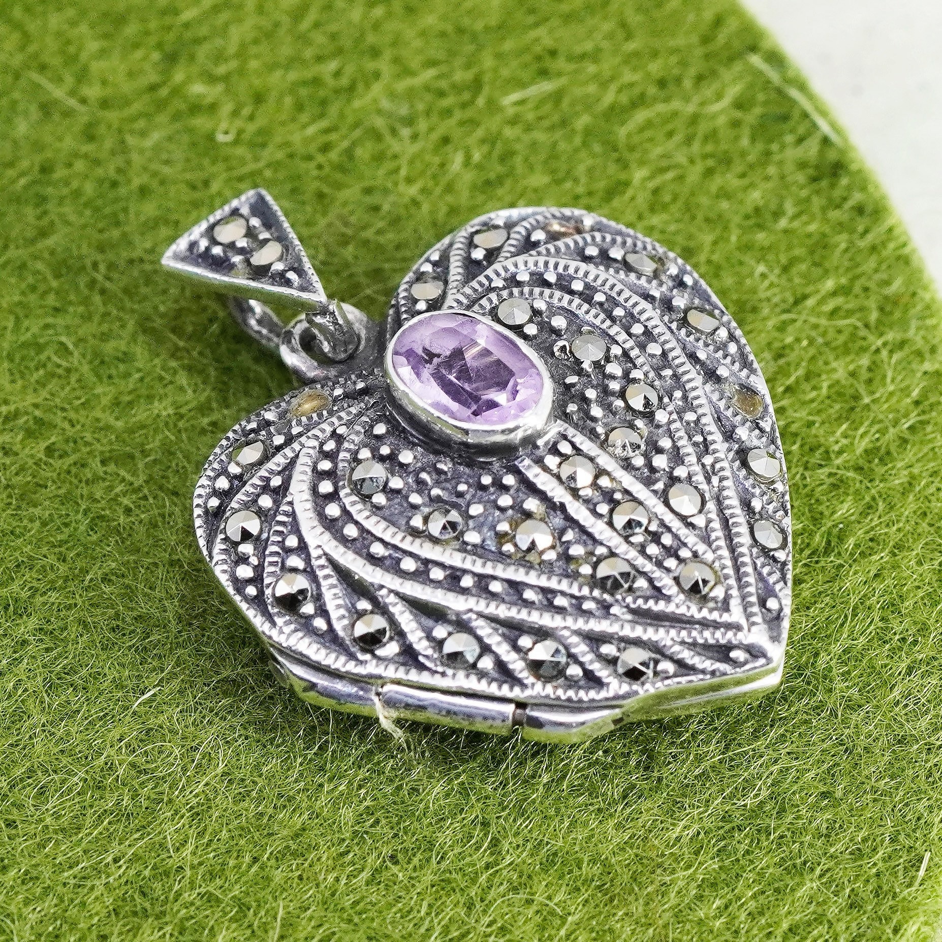 Vintage Sterling Silber Anhänger, 925 Herz Medillon Anhänger Mit Amethyst Und Markasite, Gestempelt von HerasJewel