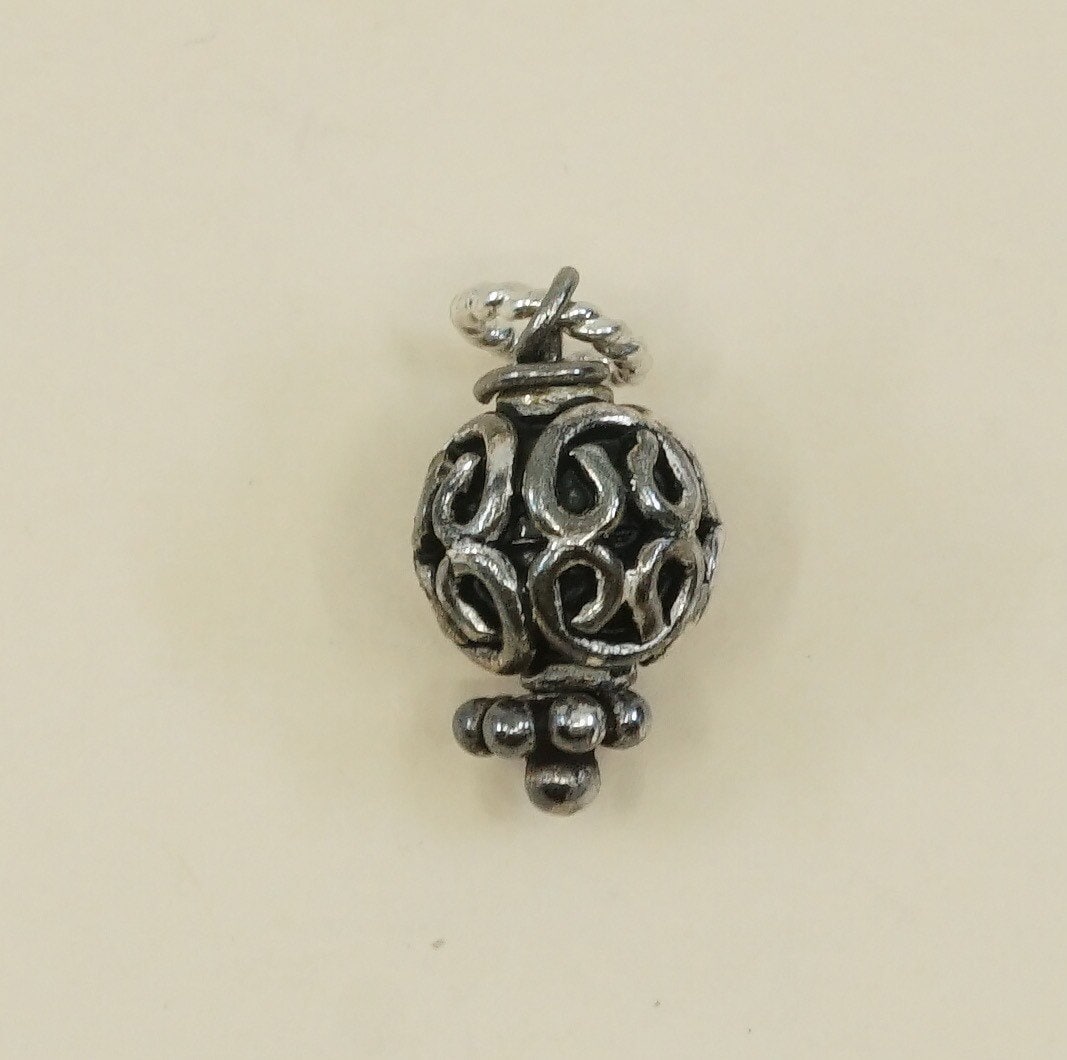 Vintage Sterling Silber Anhänger, 925Er Charm Mit Filigranen Bali Perlen, Gestempelt 925 von HerasJewel
